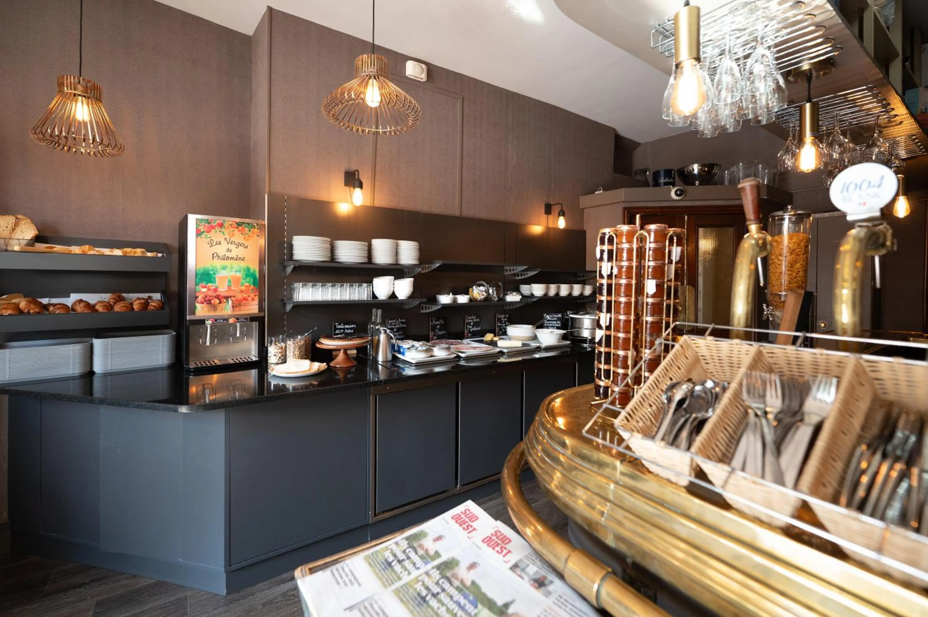 Breakfast in Hôtel La Couleuvrine Sarlat Centre Ville