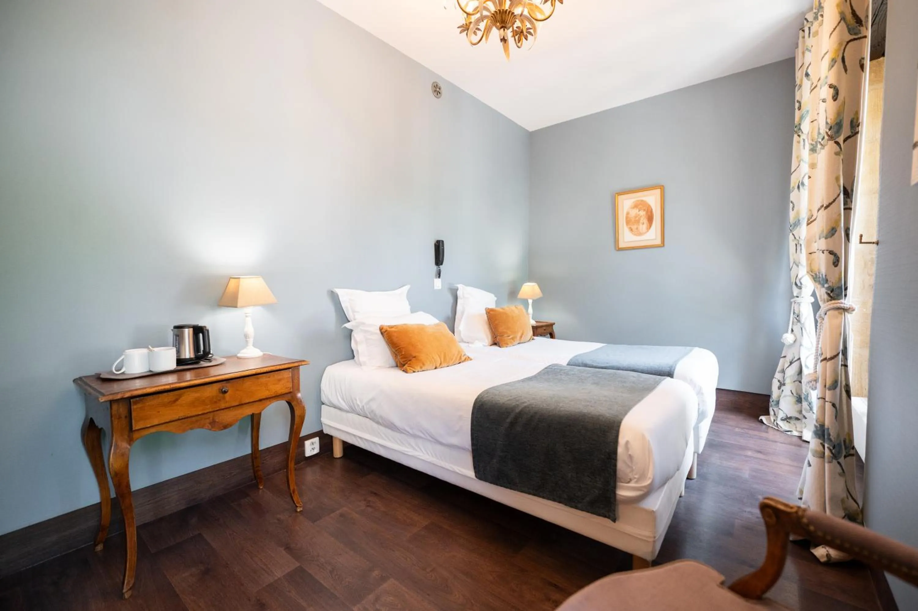 Photo of the whole room, Bed in Hôtel La Couleuvrine Sarlat Centre Ville