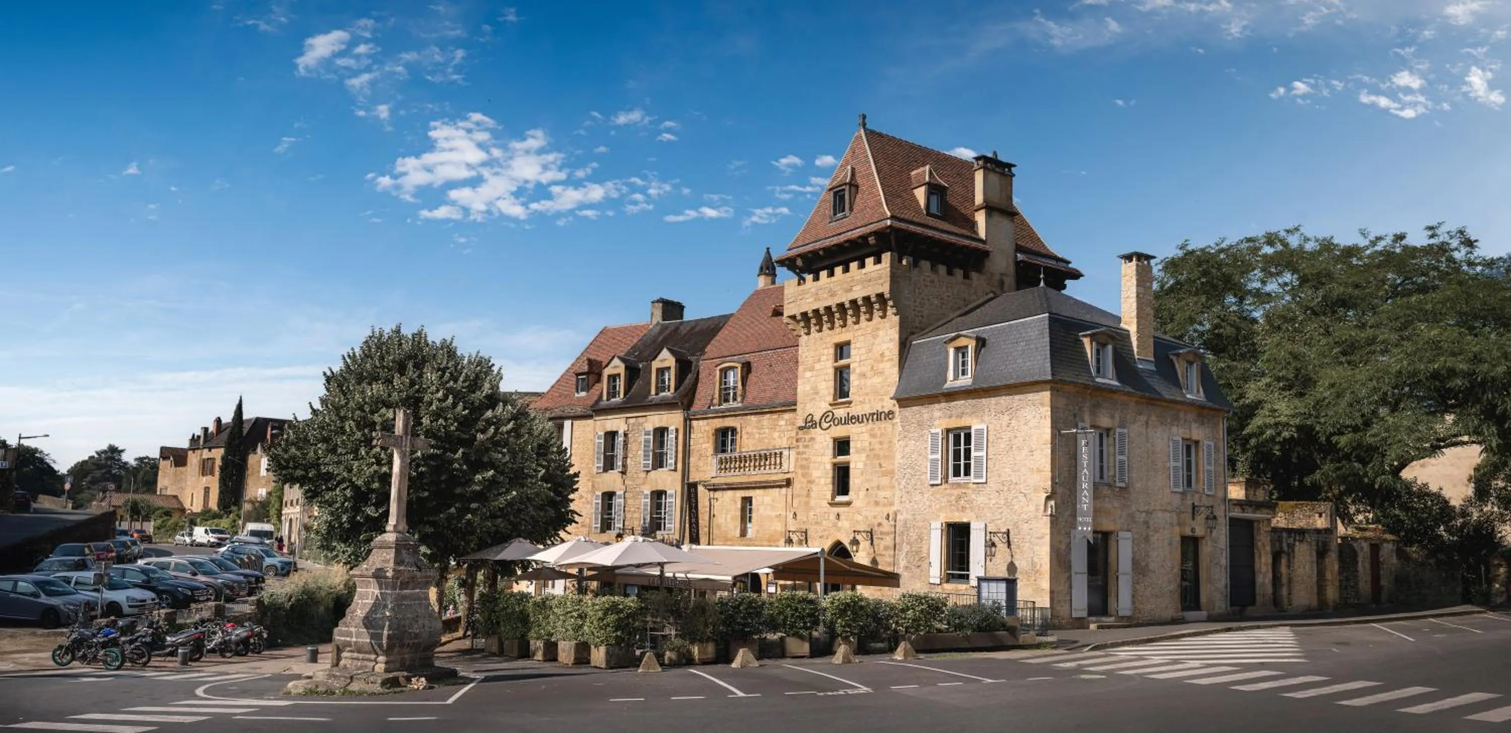 Property building in Hôtel La Couleuvrine Sarlat Centre Ville