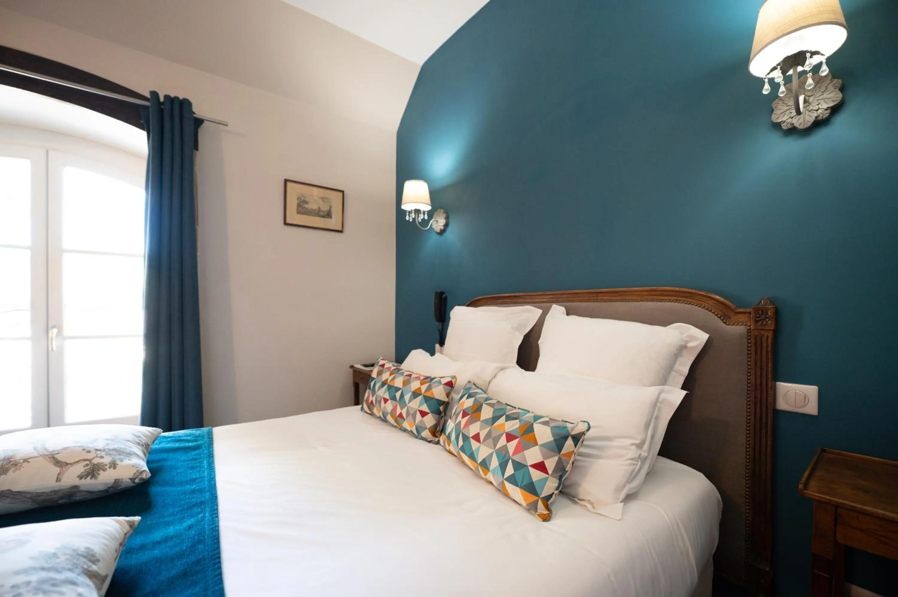 Photo of the whole room, Bed in Hôtel La Couleuvrine Sarlat Centre Ville