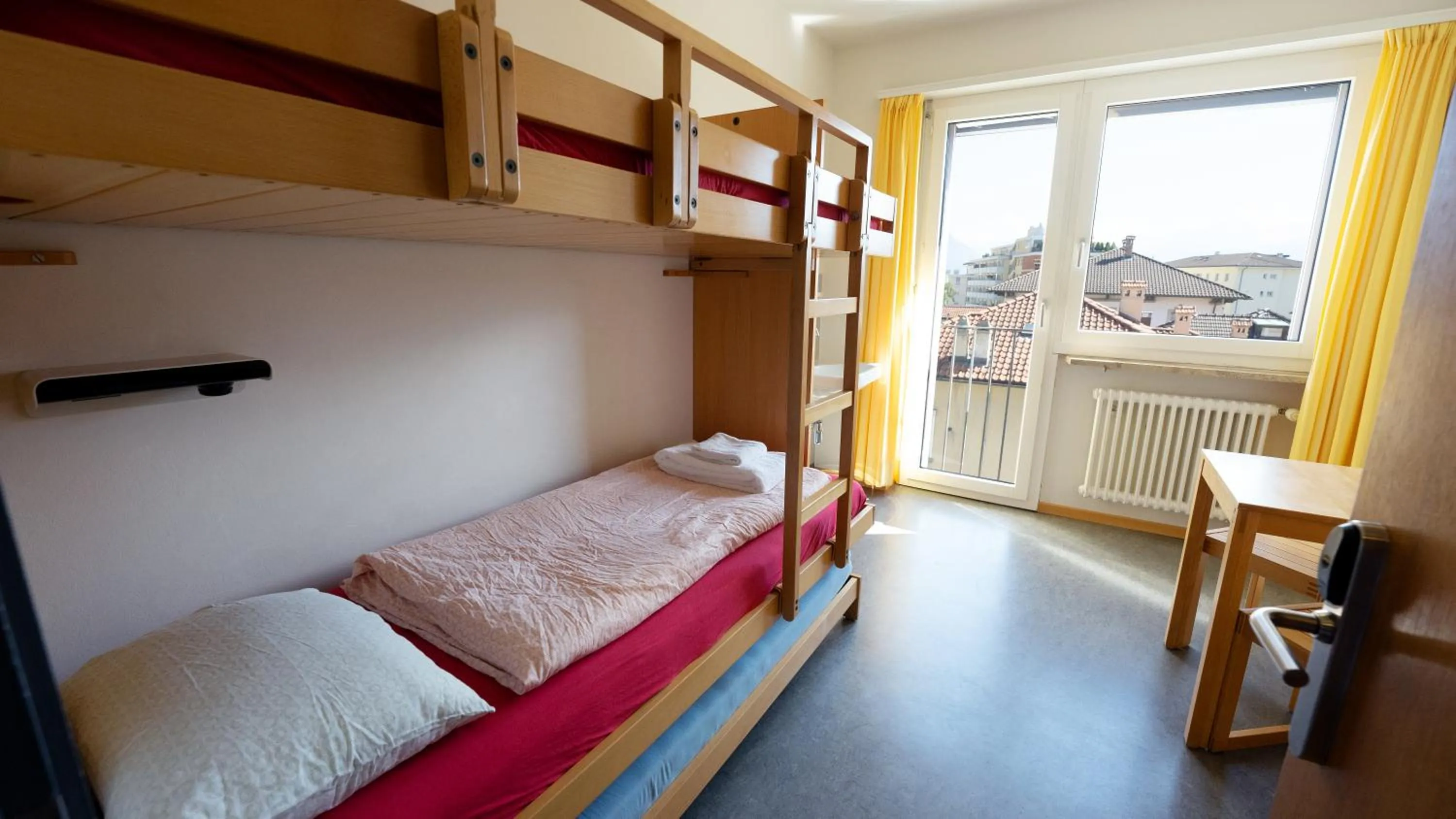 Photo of the whole room, Bed in Locarno Youth Hostel