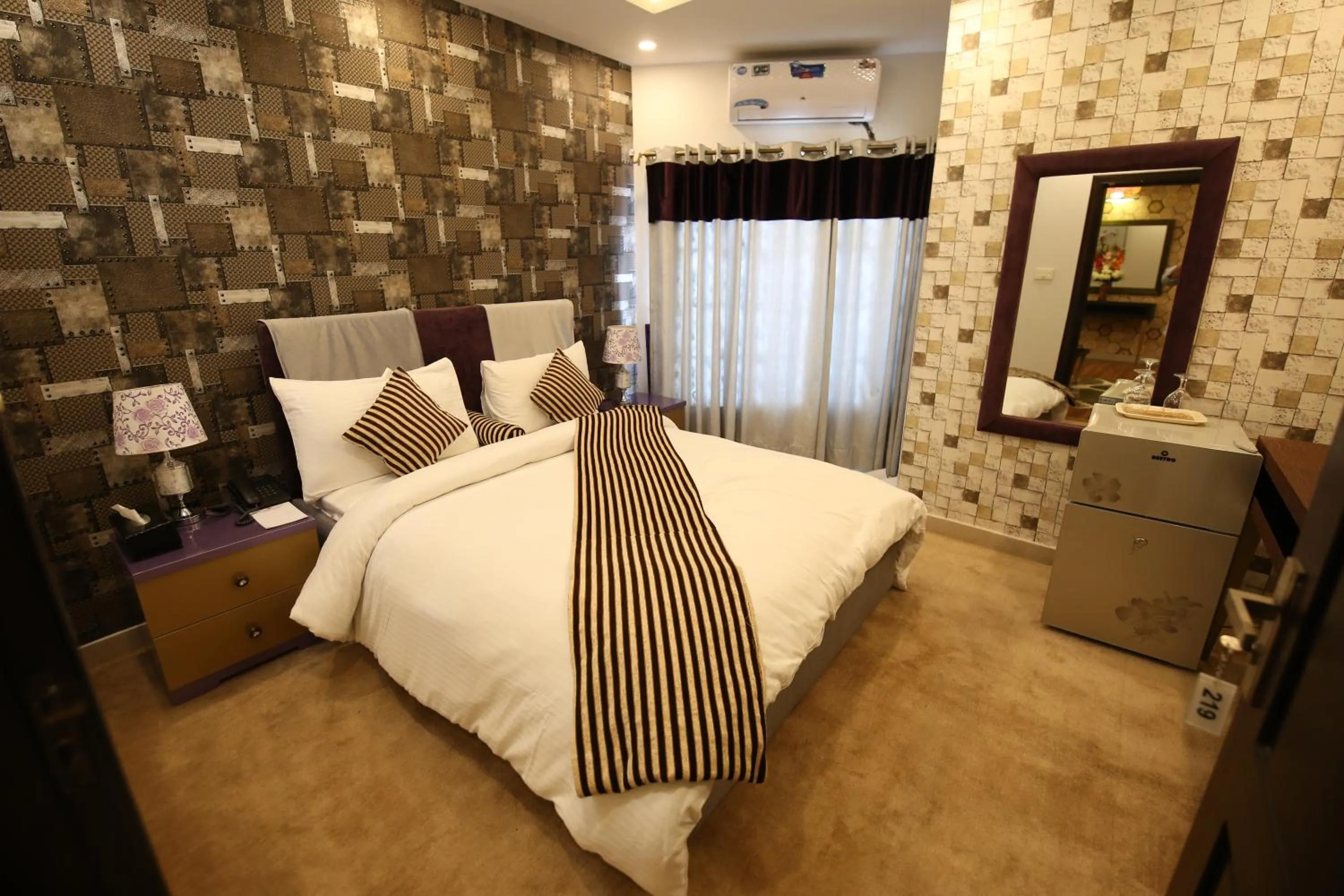 Bedroom, Bed in Safari Club 4