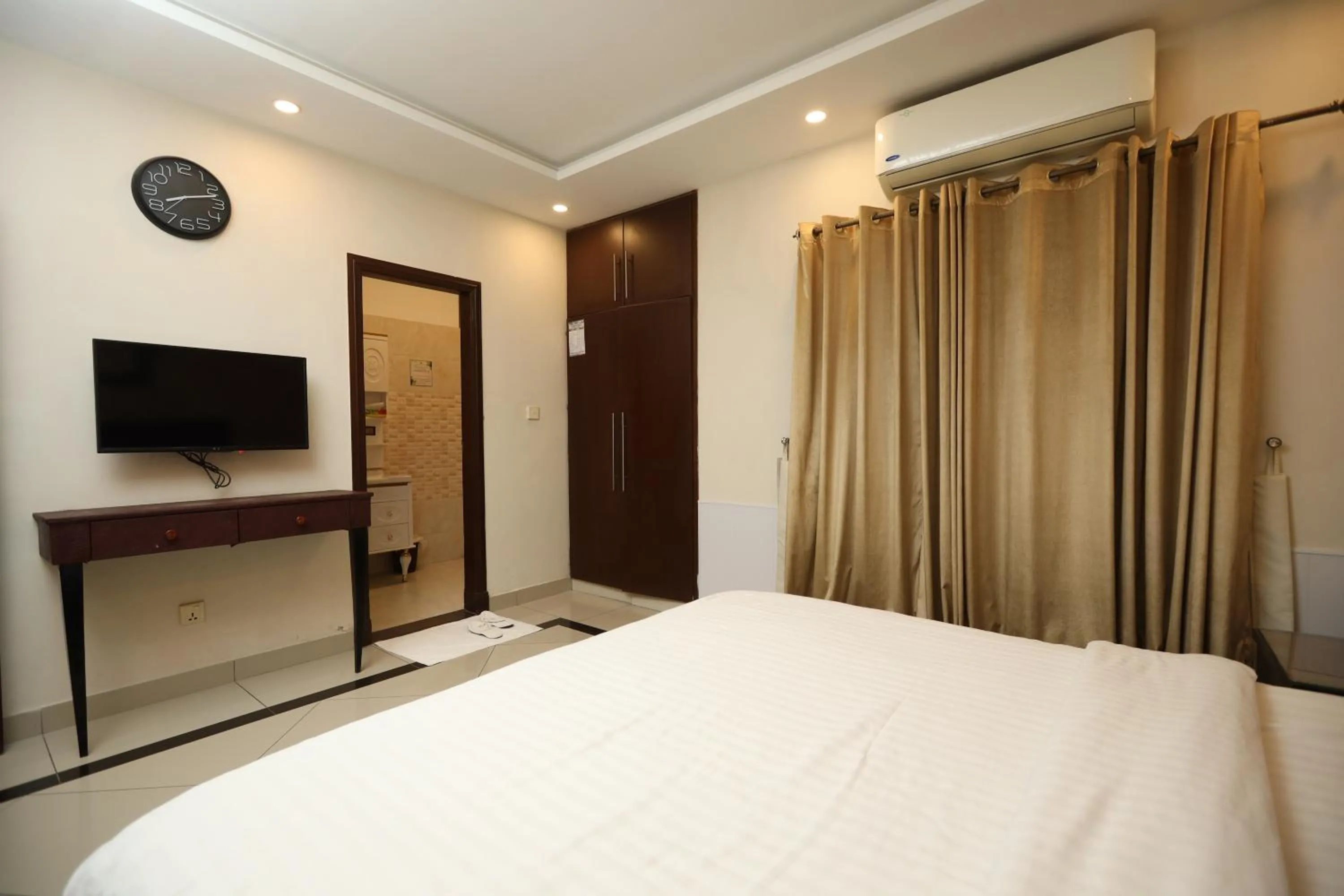 Bedroom, Bed in Safari Club 4