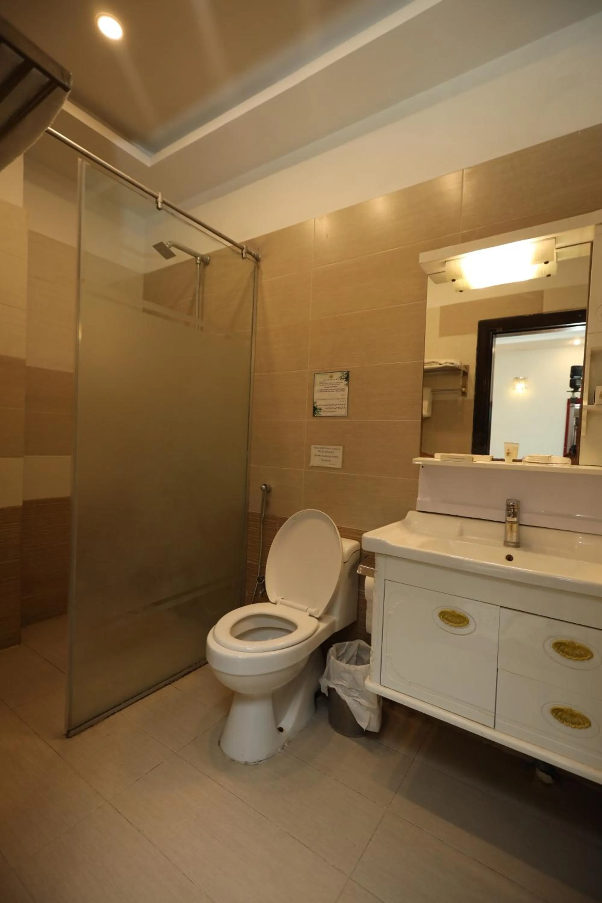 Bathroom in Safari Club 4