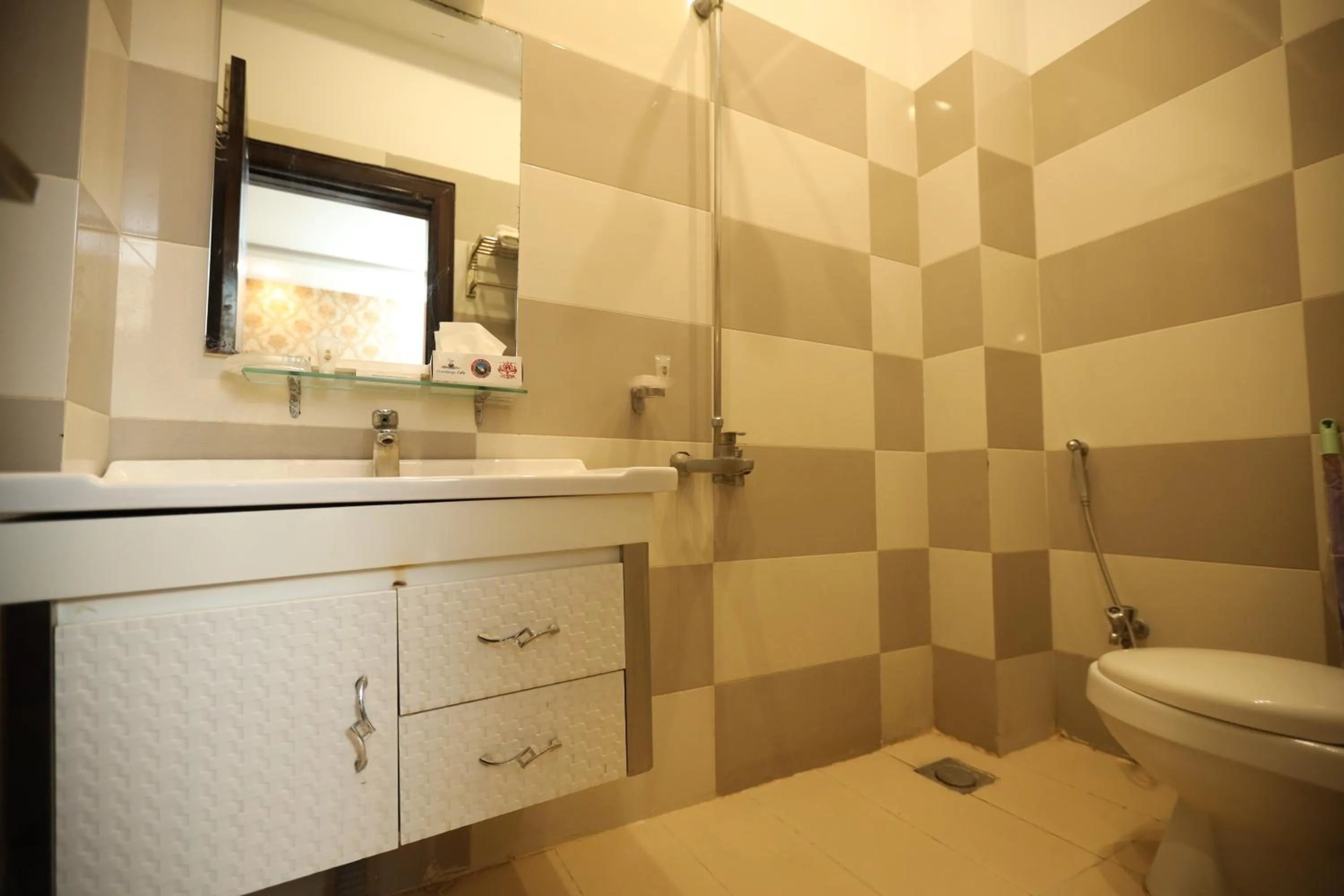 Bathroom in Safari Club 4