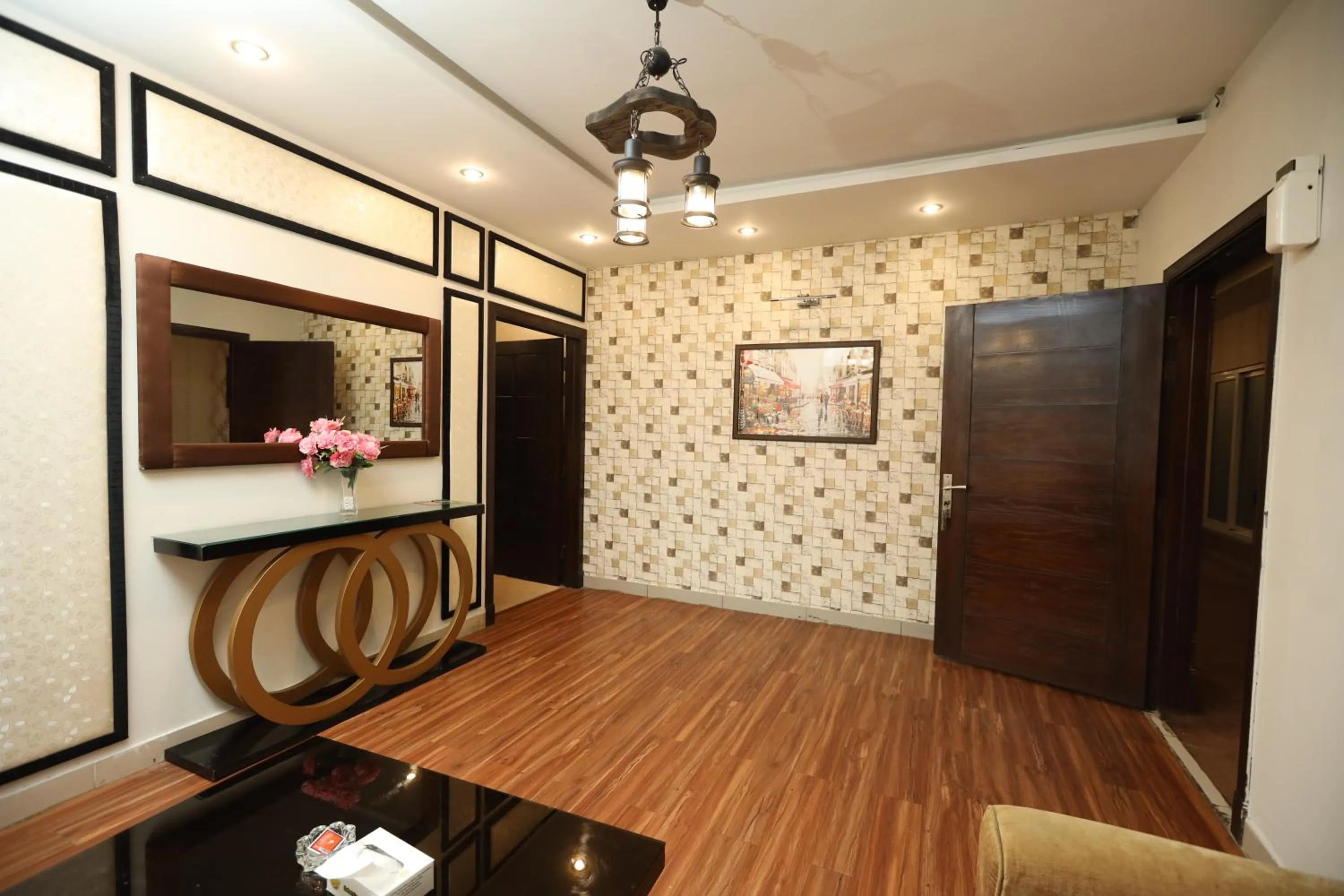 Facade/entrance in Safari Club 4