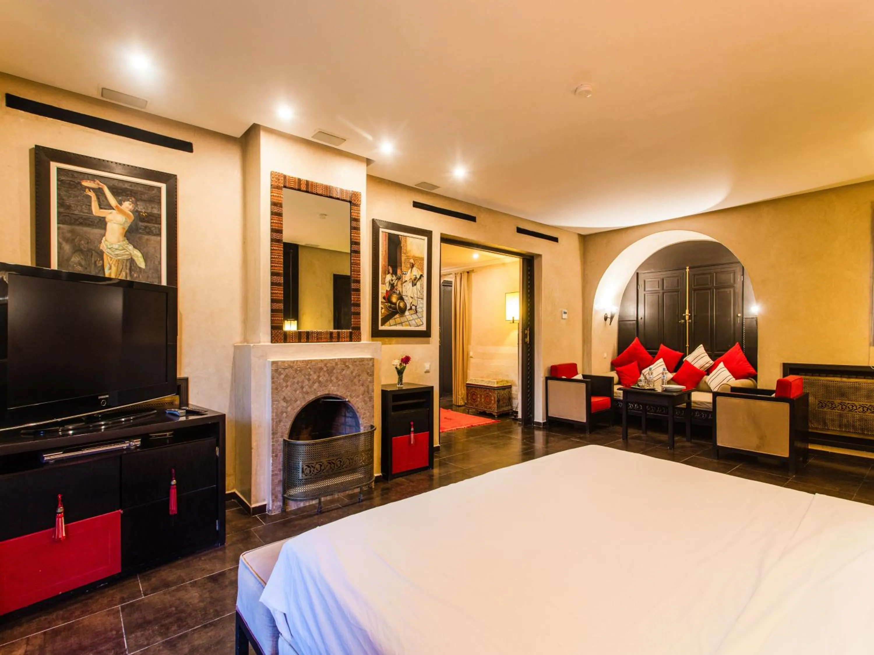 Photo of the whole room, Bed in Palais Mirage d'Atlas, Suites de Luxe & Spa