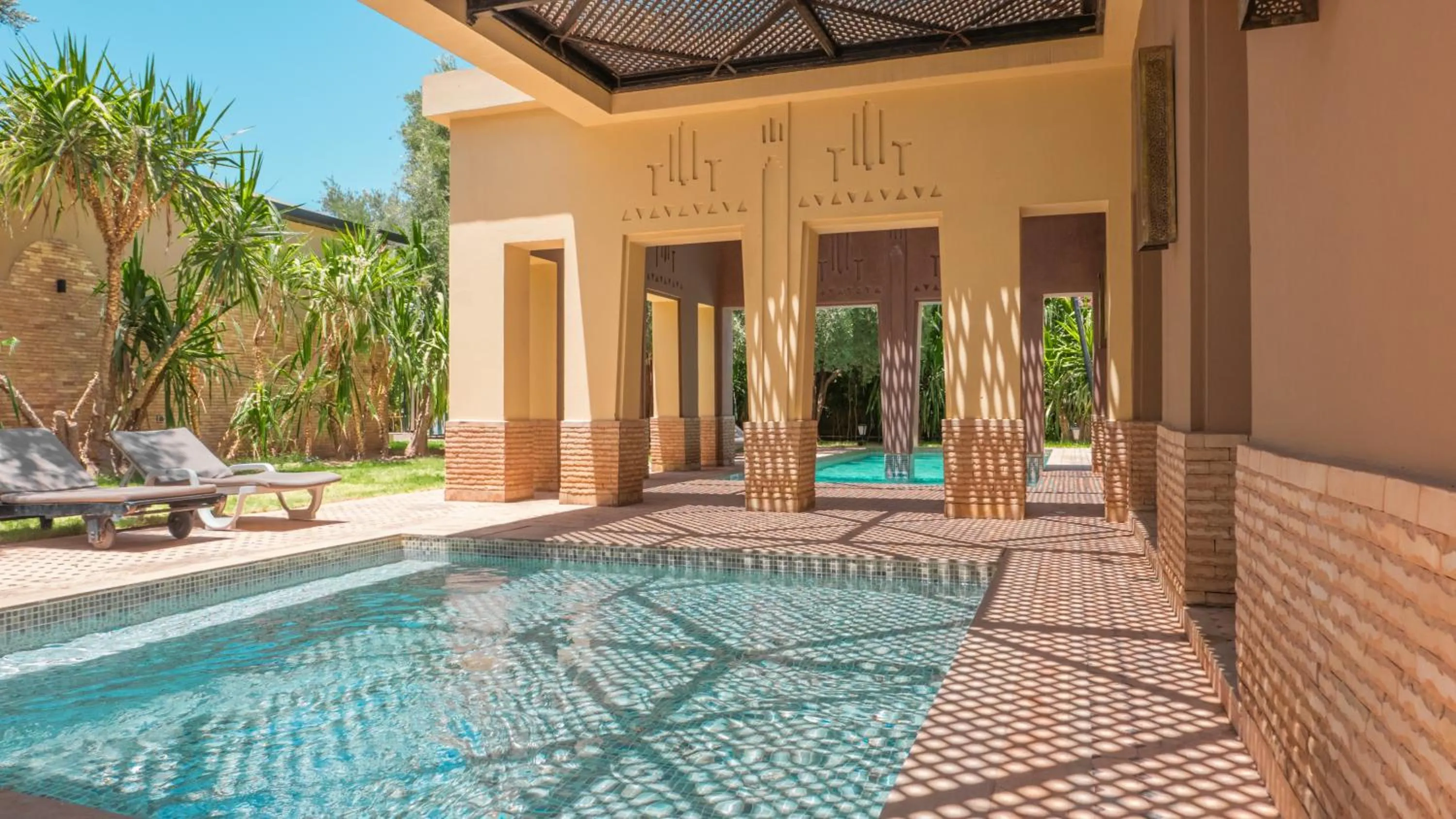 Swimming pool in Palais Mirage d'Atlas, Suites de Luxe & Spa
