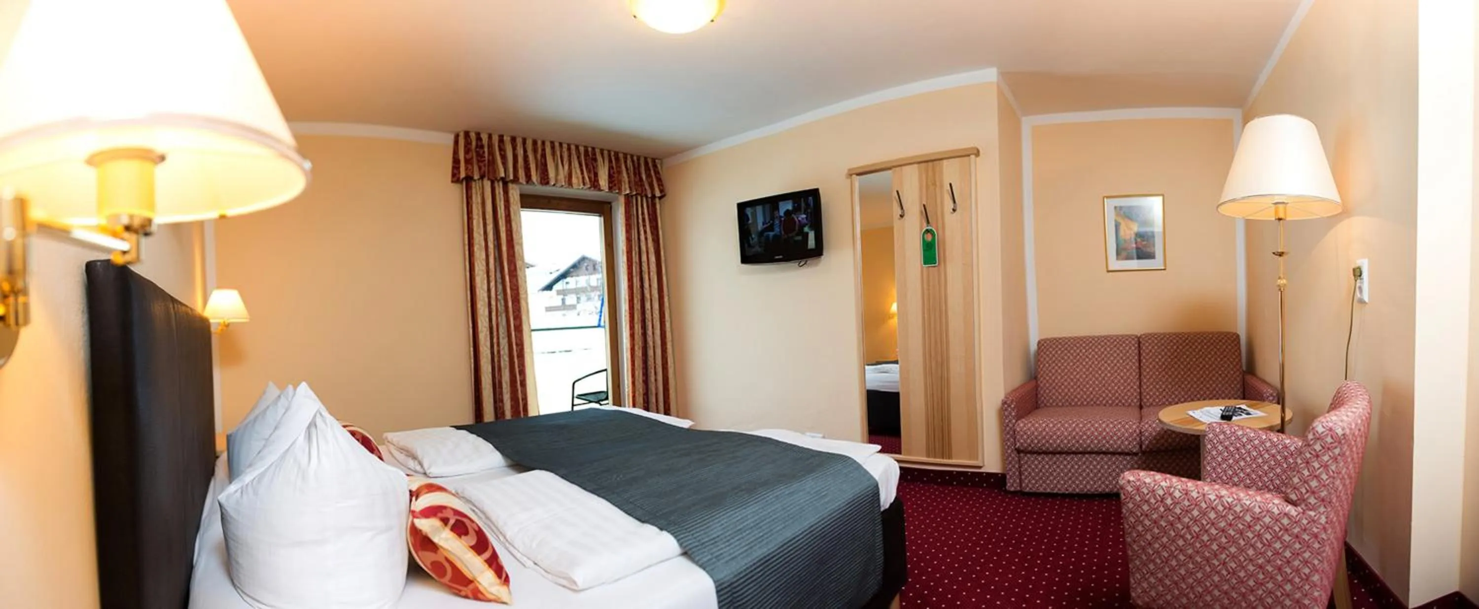 Photo of the whole room, Bed in Hotel Schneeberger