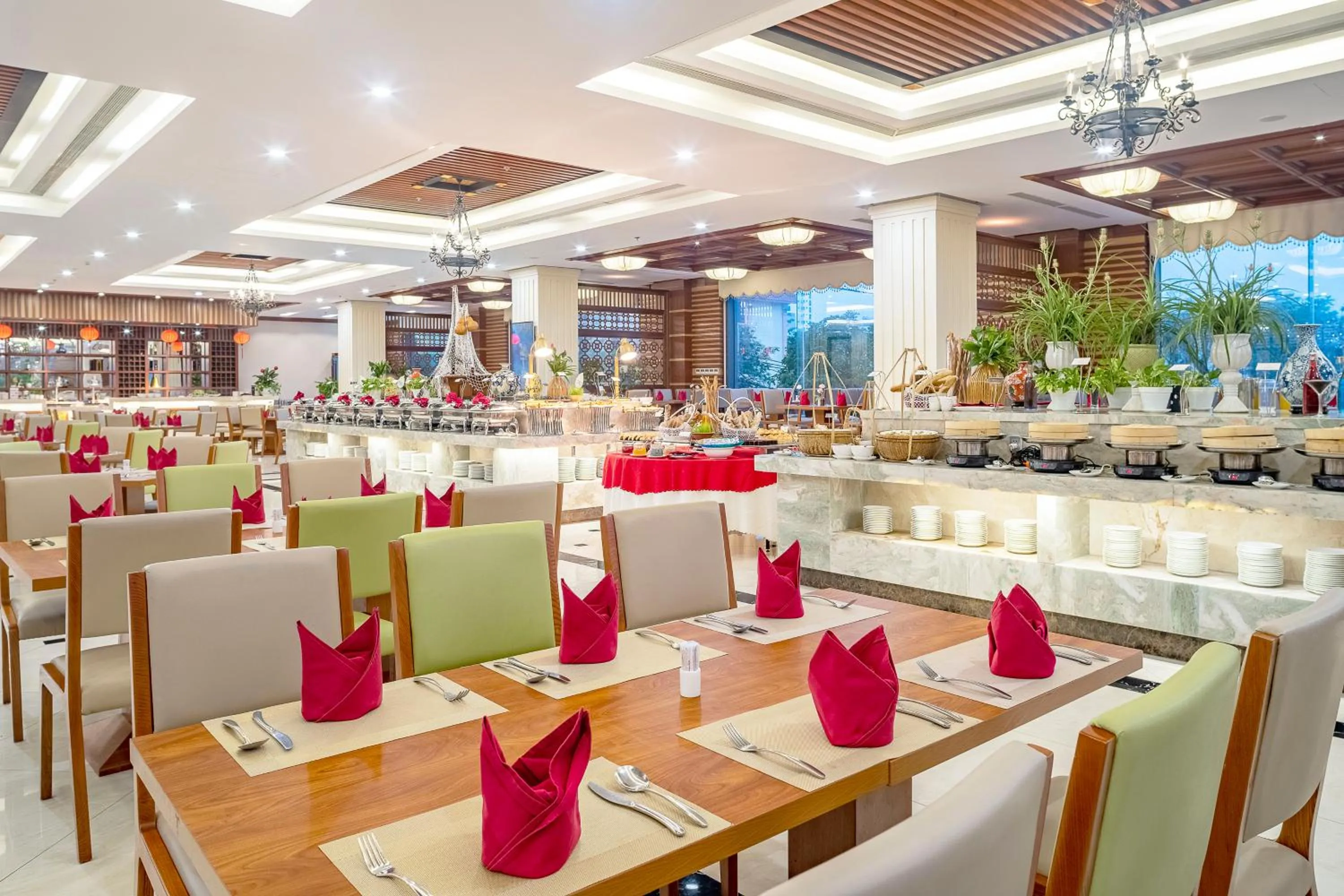 Restaurant/places to eat in DLG Hotel Danang