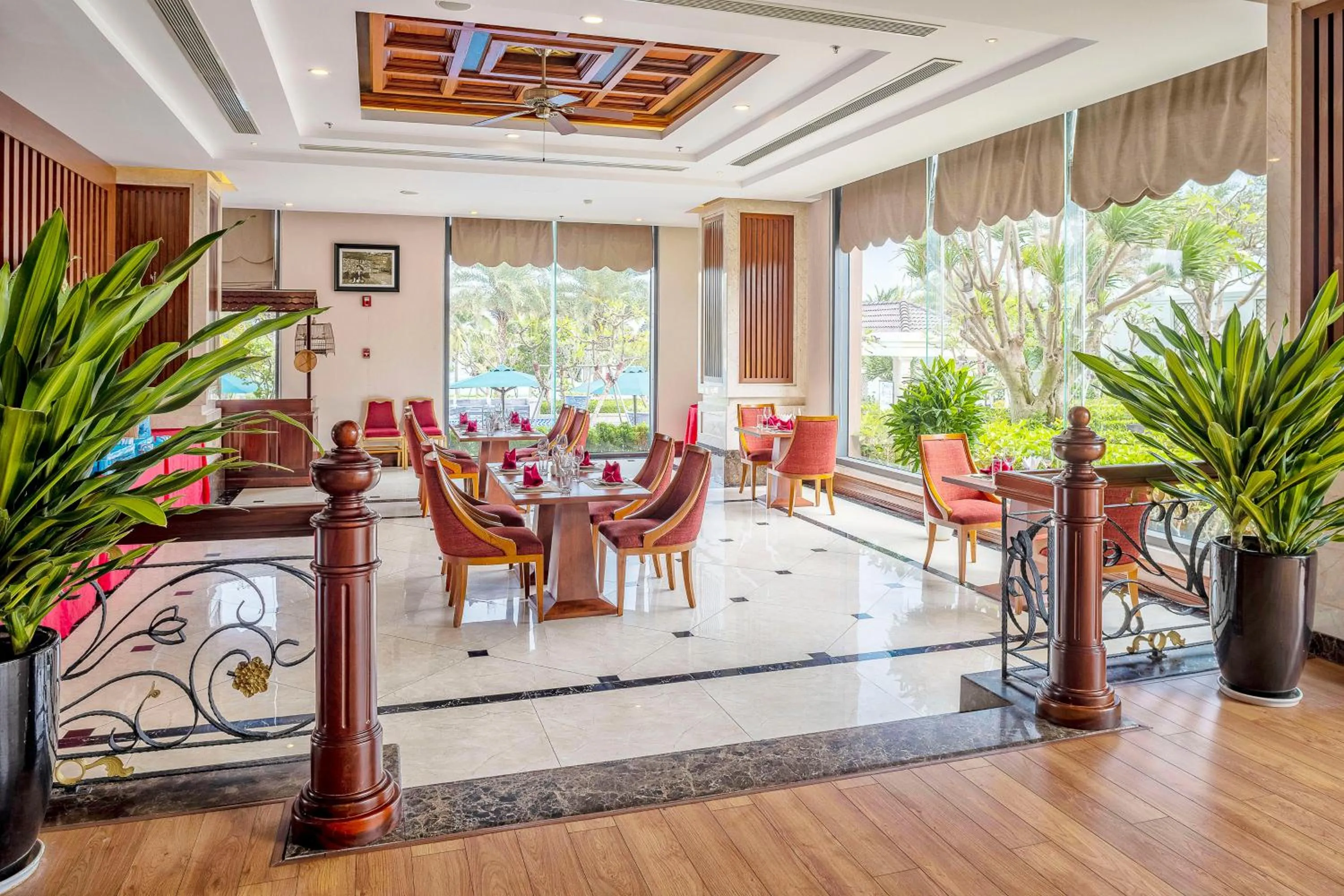 Lounge or bar in DLG Hotel Danang