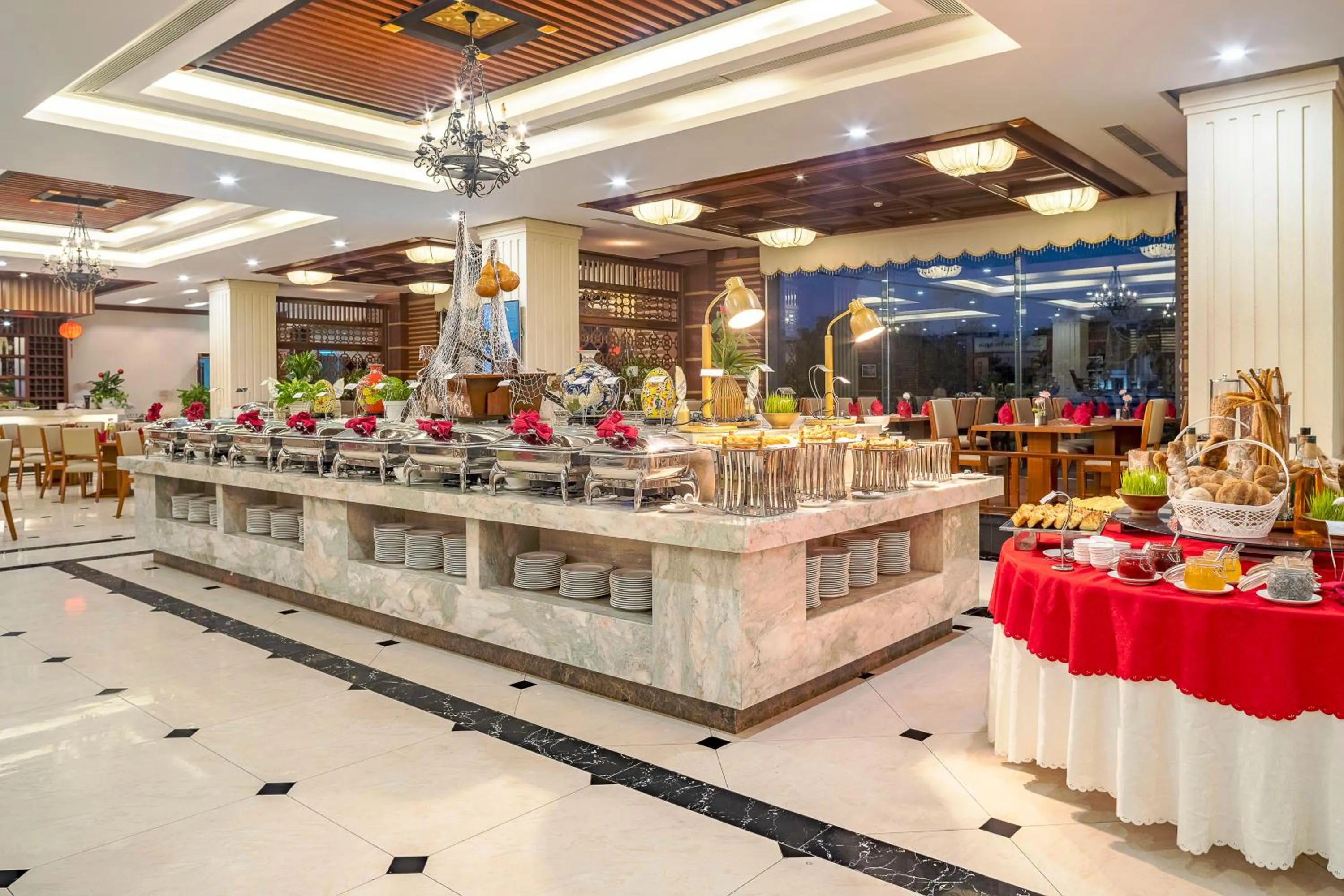 Restaurant/places to eat in DLG Hotel Danang