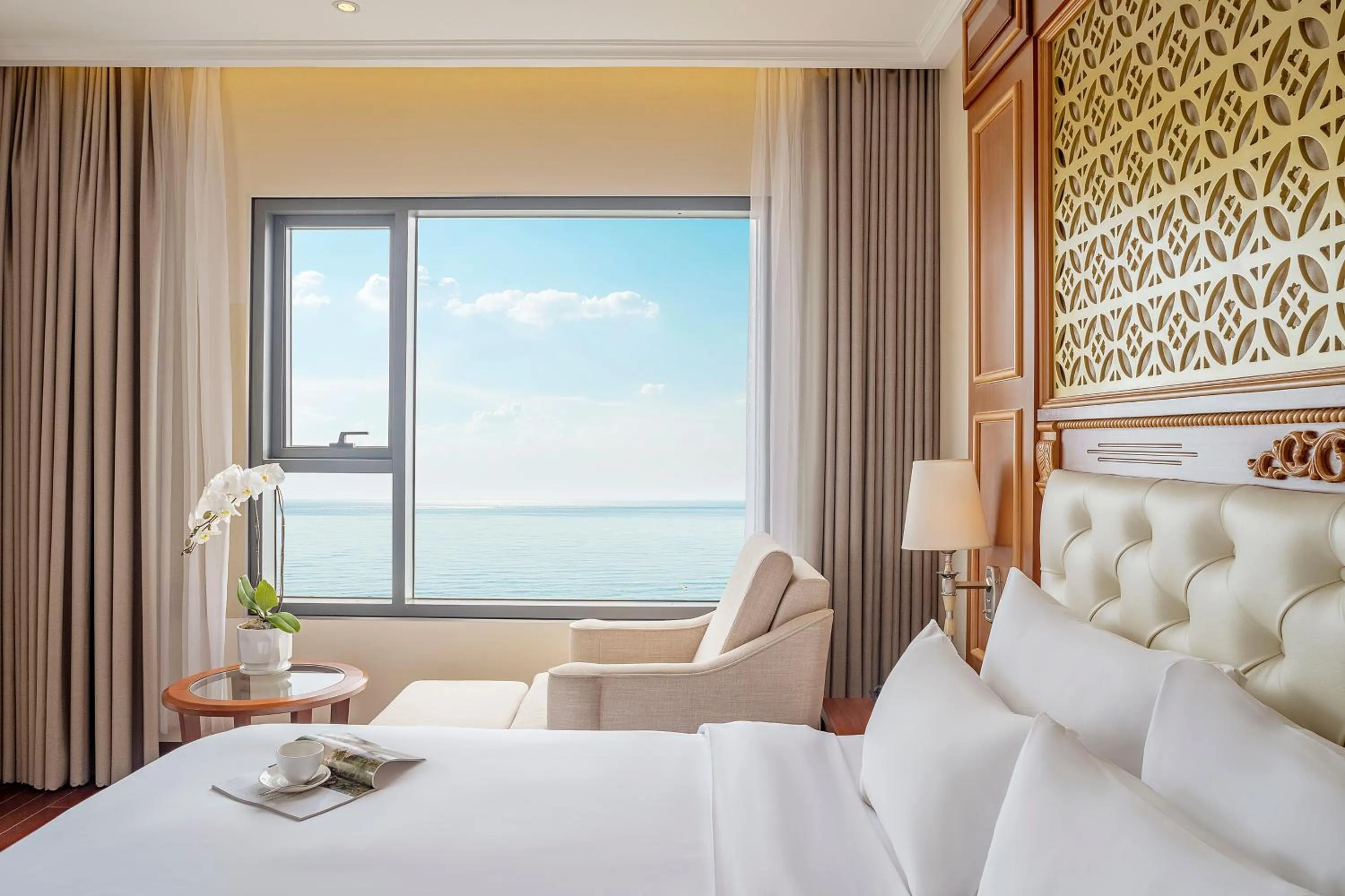 View (from property/room), Bed in DLG Hotel Danang