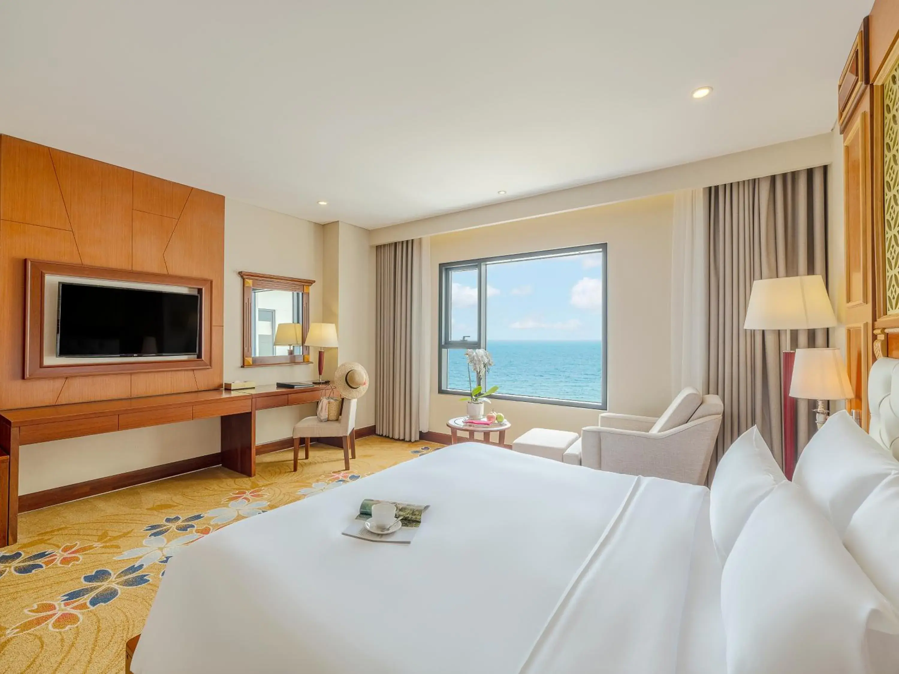 Premium Double Room with Sea View in DLG Hotel Danang Premium Double Room with Sea View in DLG Hotel Danang