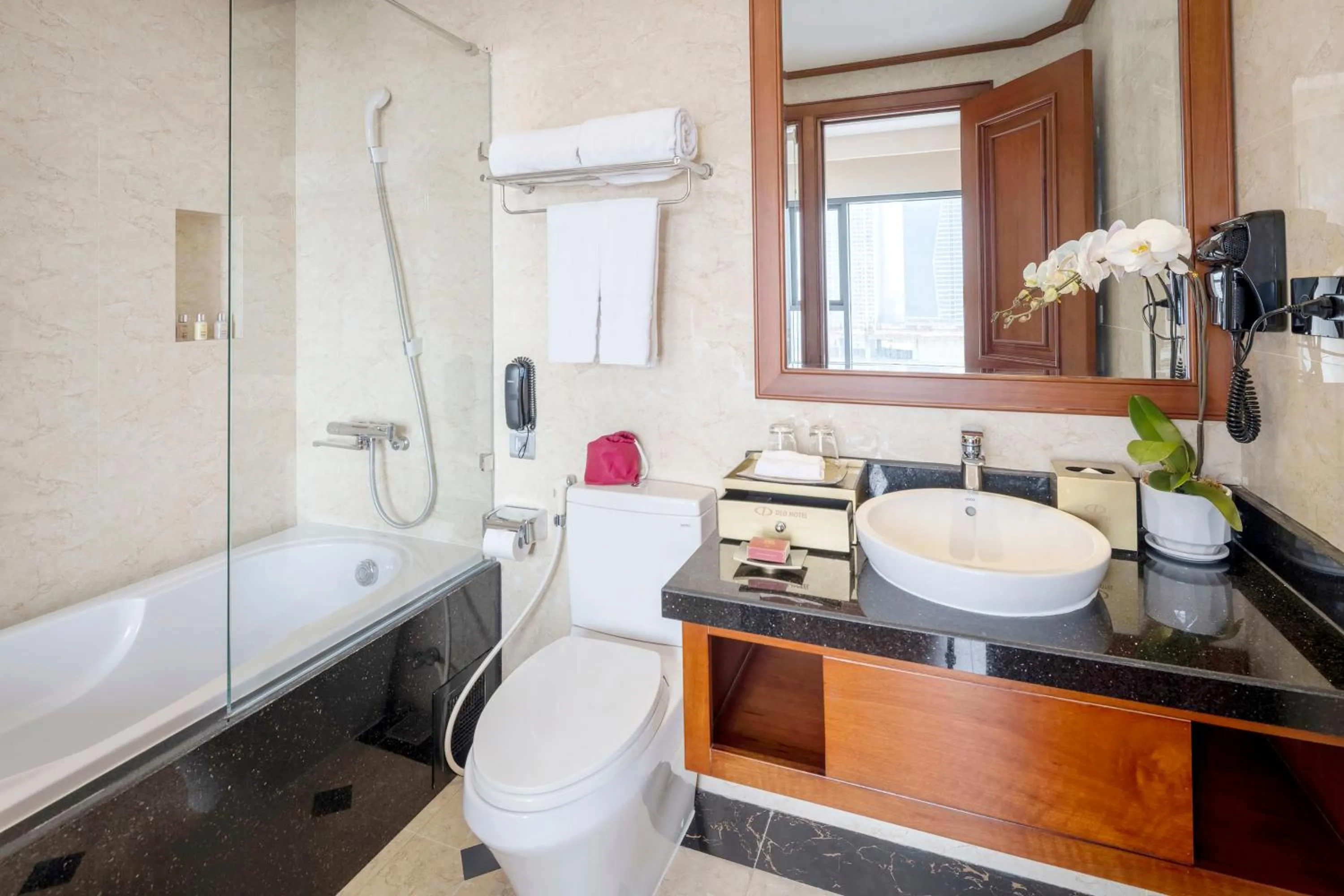 Bathroom in DLG Hotel Danang