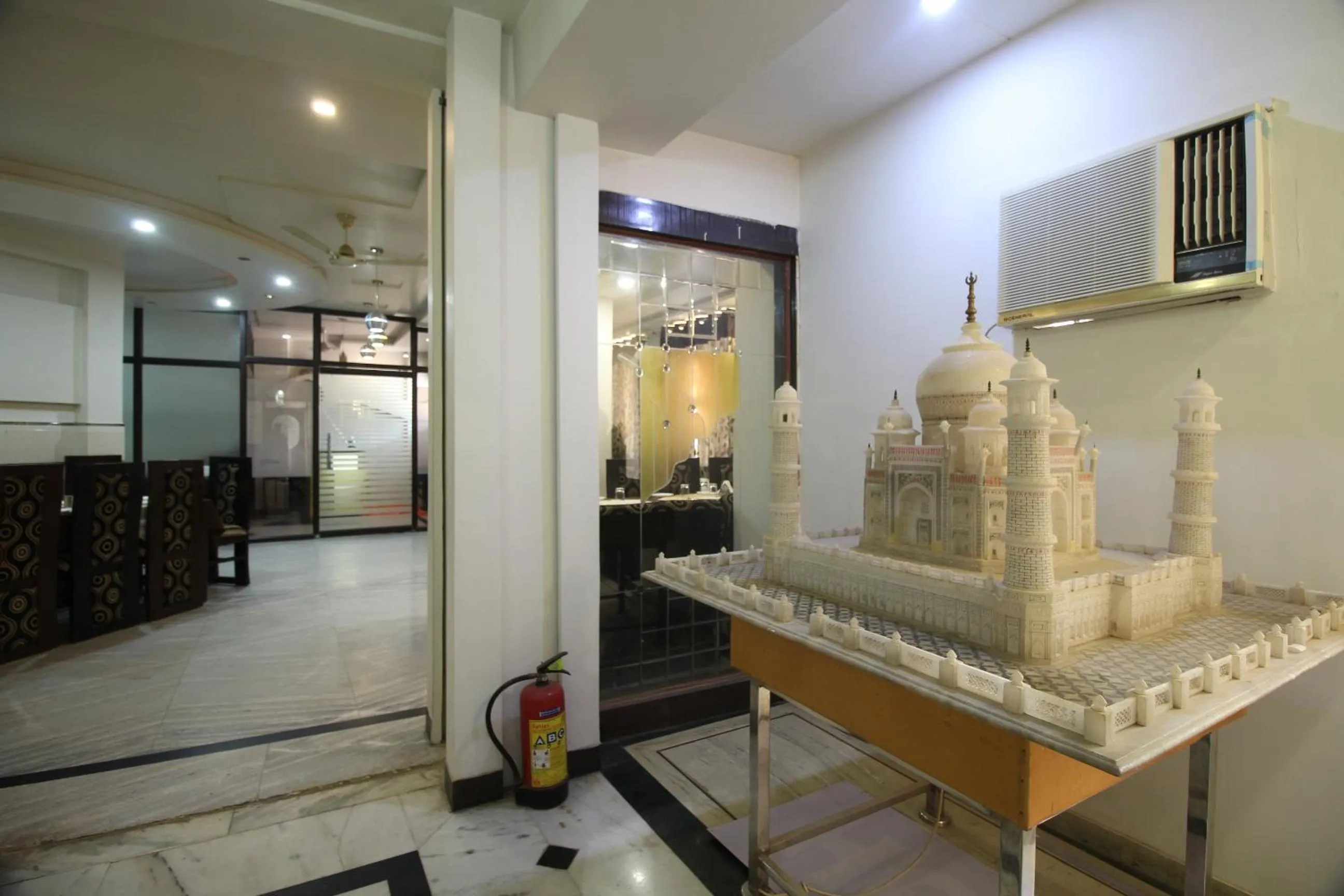 Restaurant/places to eat in FabExpress Alpine