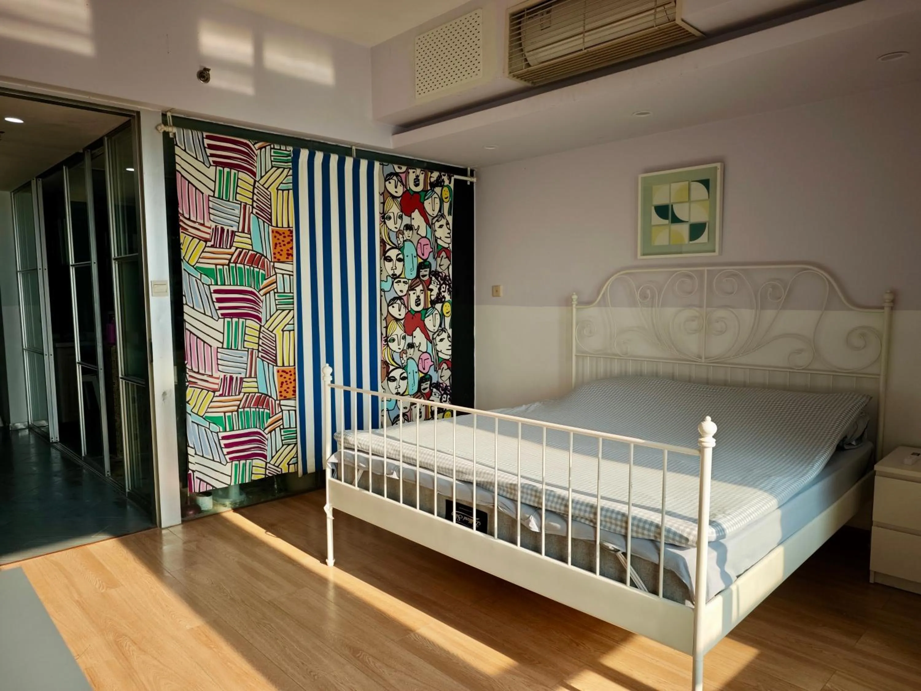 Bed in iNestin Shanghai Apt Jinzang Road