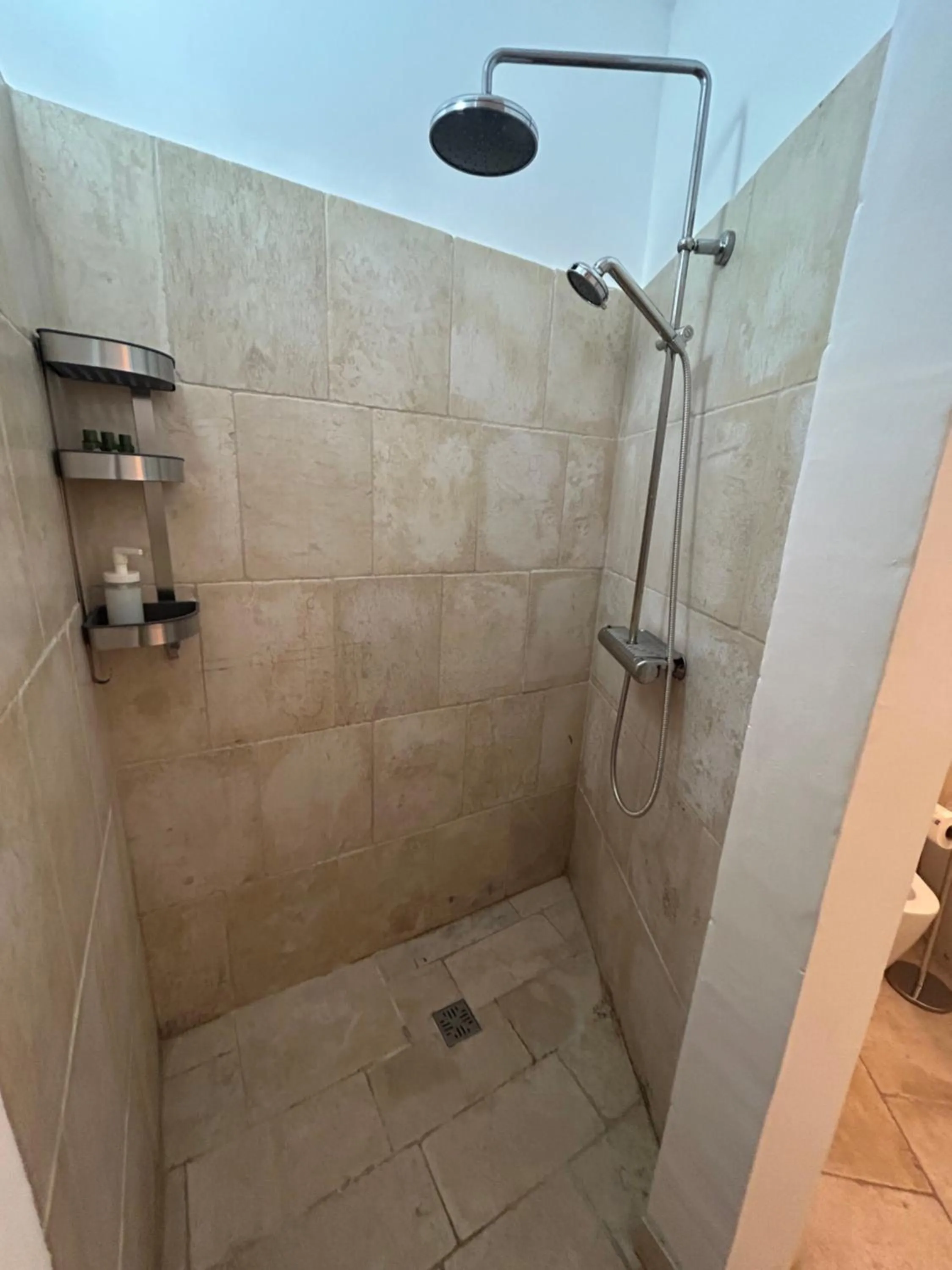 Shower in Masseria Pelosella B&B