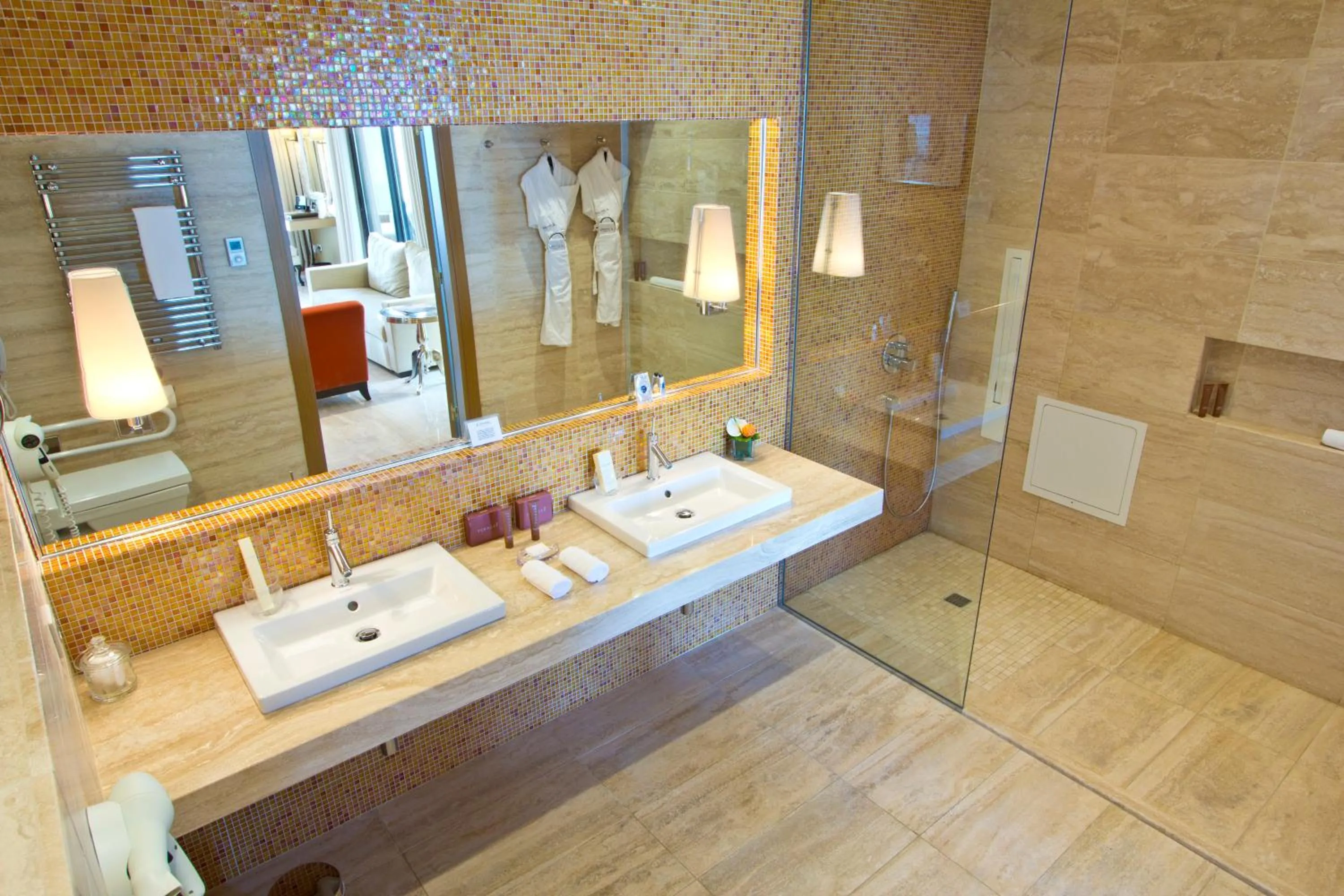 Bathroom in Hostellerie La Farandole