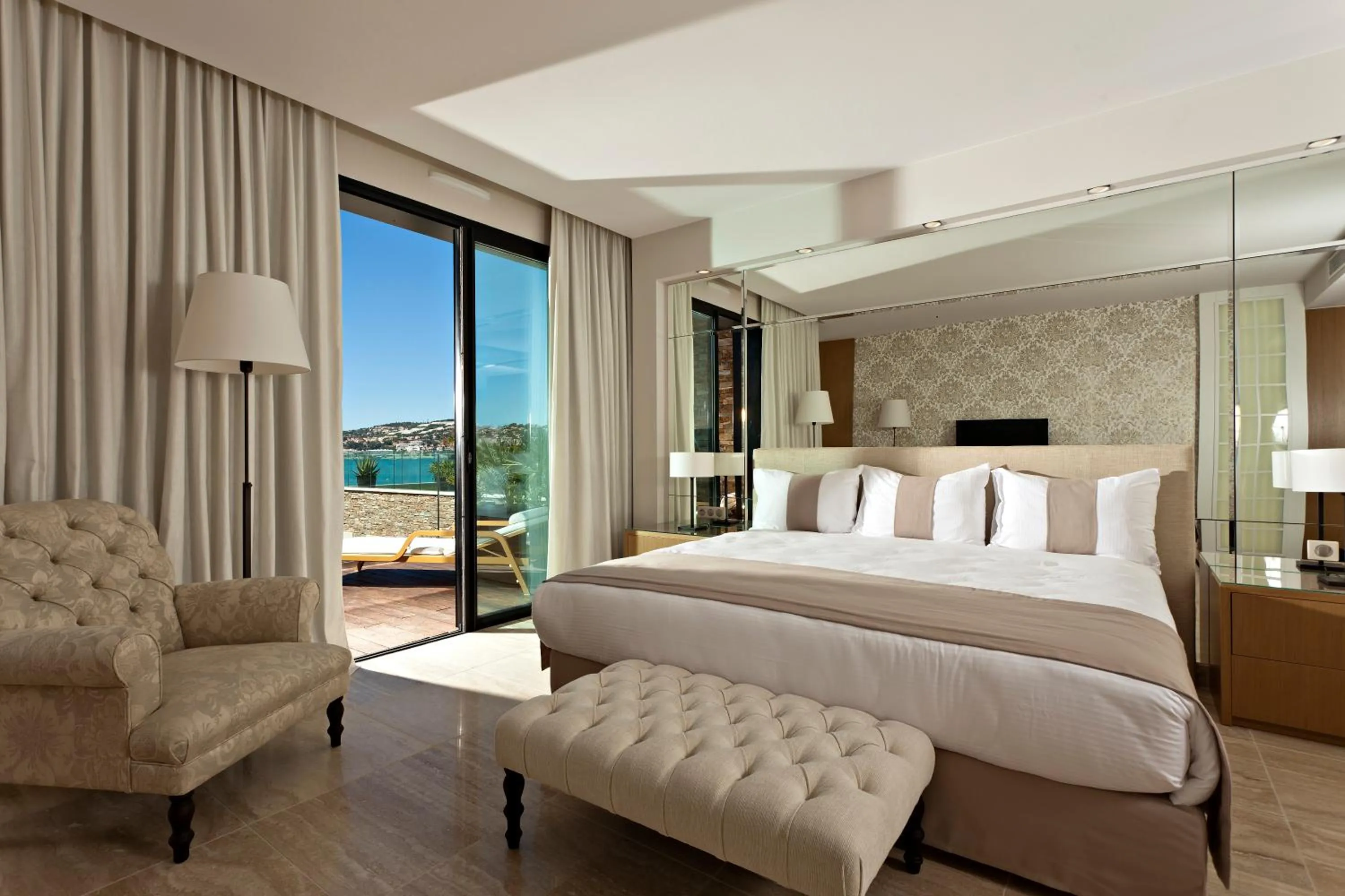 Bed in Hostellerie La Farandole