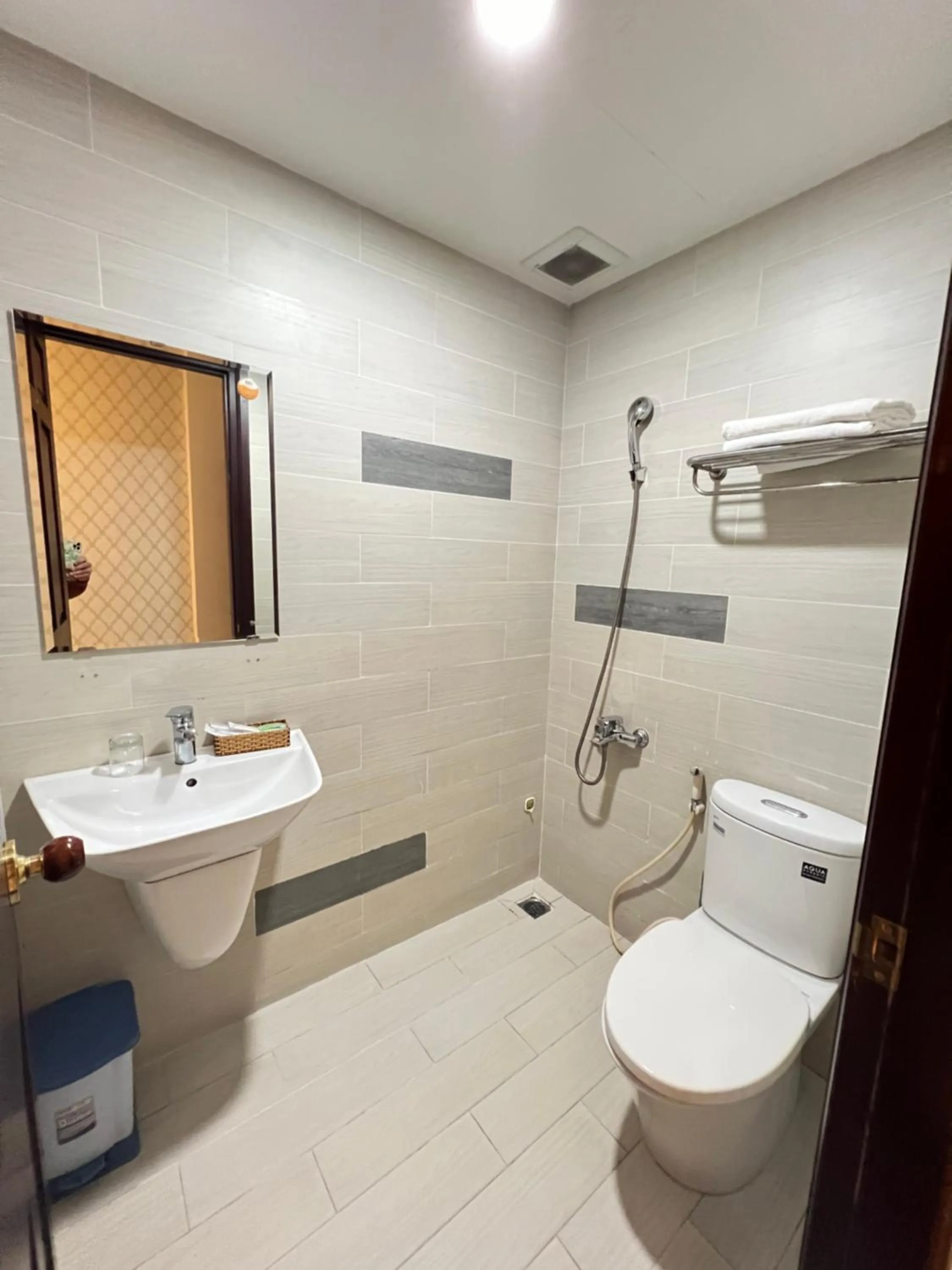 Shower in Thanh Thanh Hotel