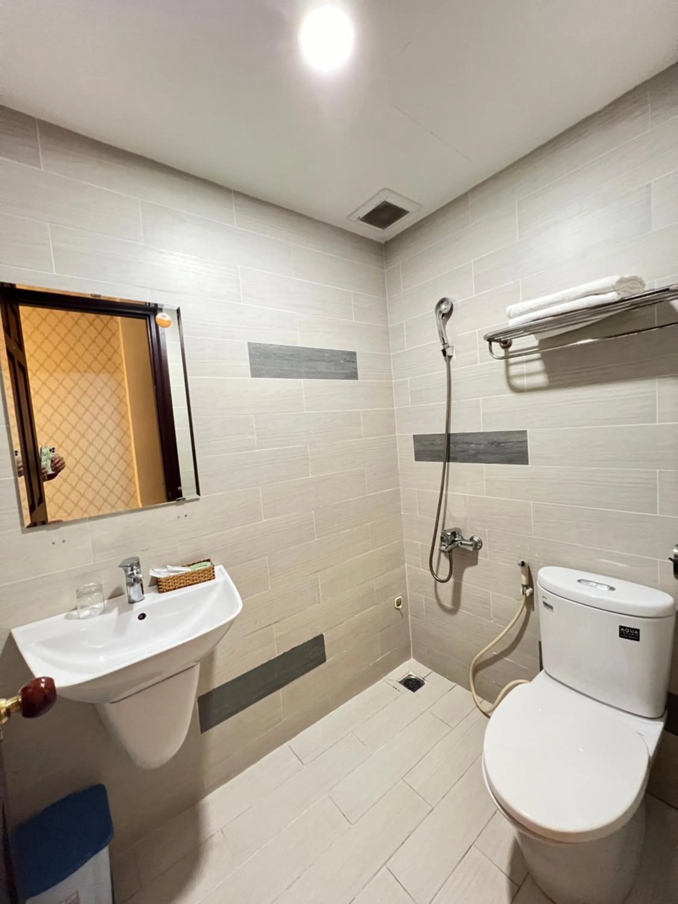 Shower in Thanh Thanh Hotel