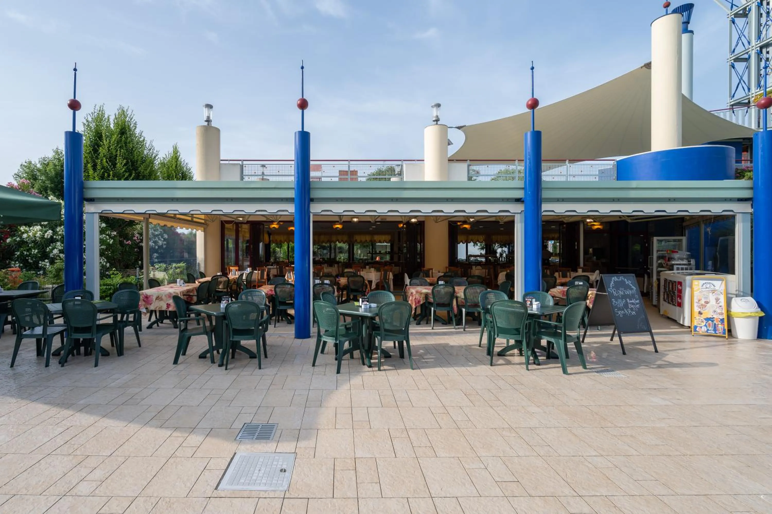 Restaurant/places to eat in Villaggio Planetarium Resort