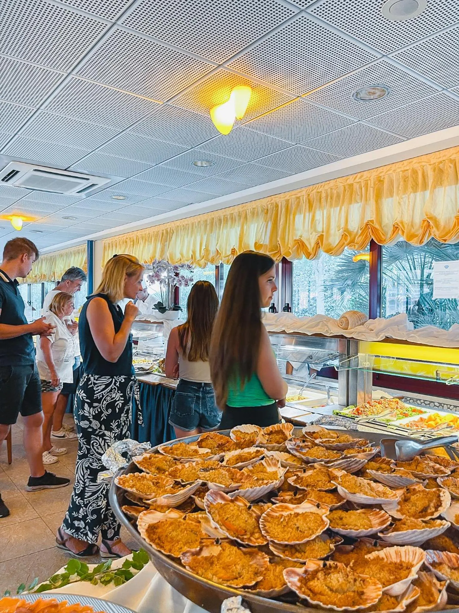 Restaurant/places to eat in Villaggio Planetarium Resort