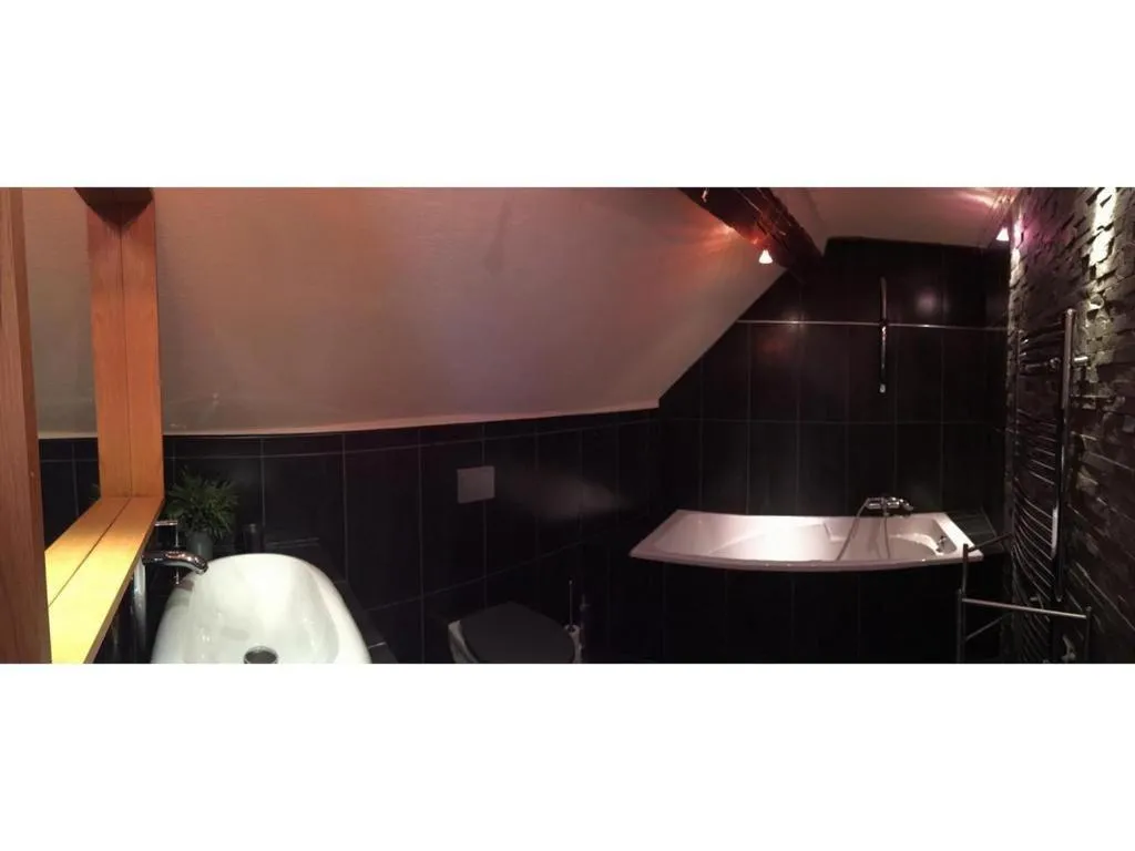 Bathroom in La Ferme des Moulineaux