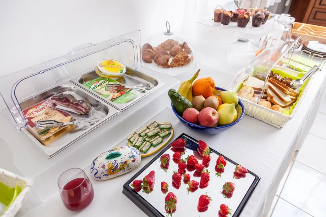 Buffet breakfast in Na' Poesia B&B di Charme