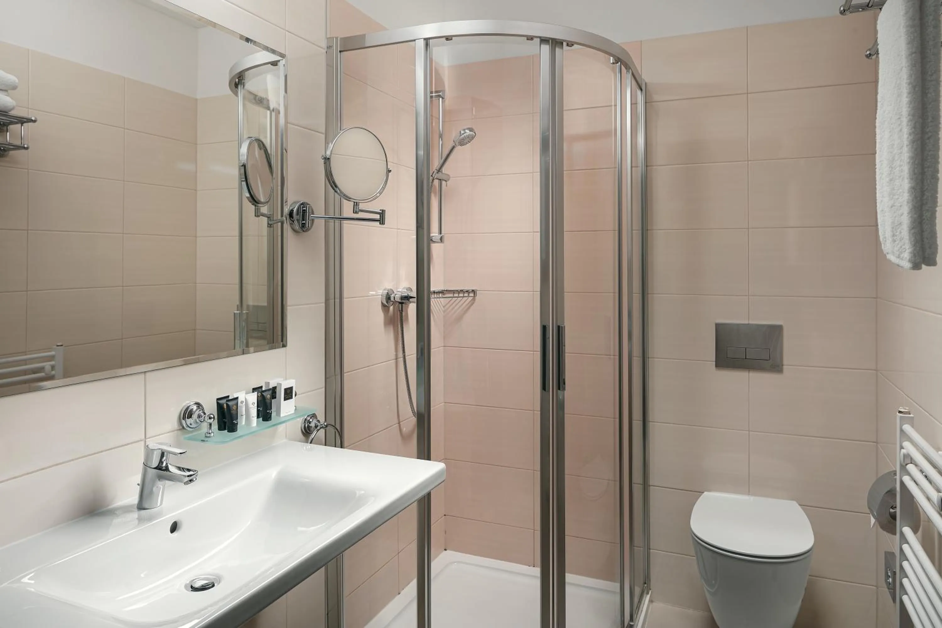 Shower in Grandhotel Nabokov