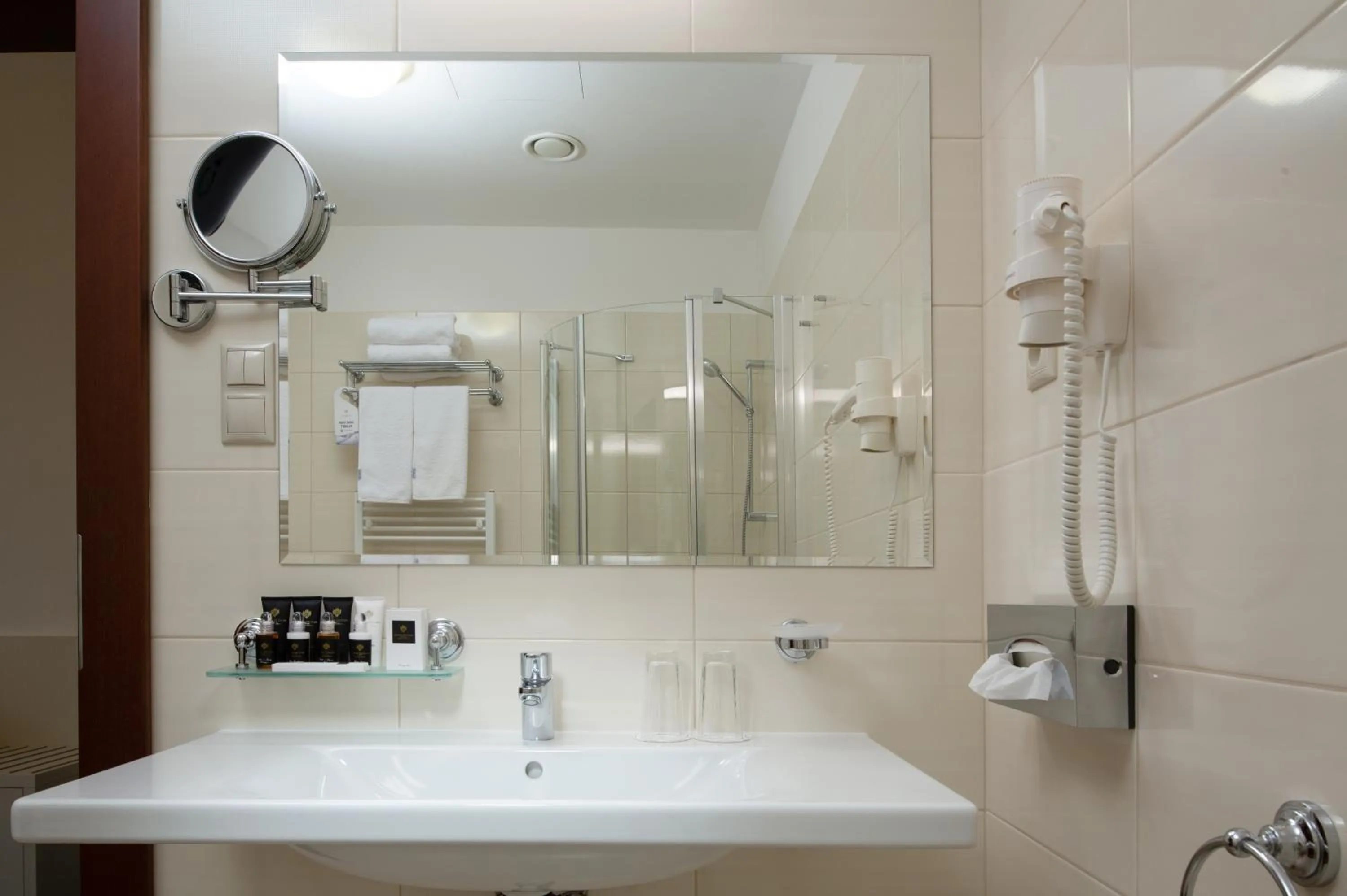 Shower in Grandhotel Nabokov