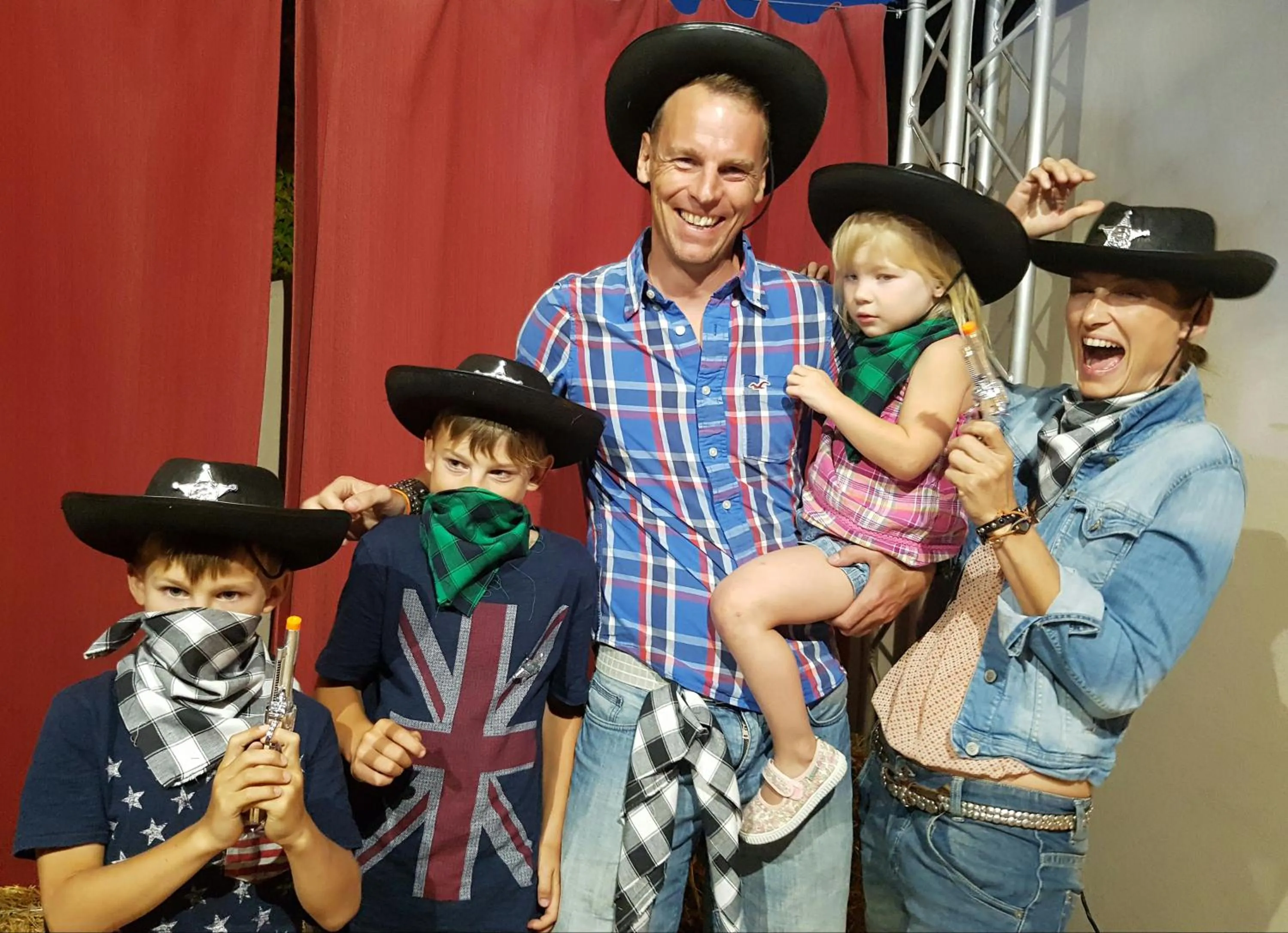 Evening entertainment in Il Villaggio Di Giuele