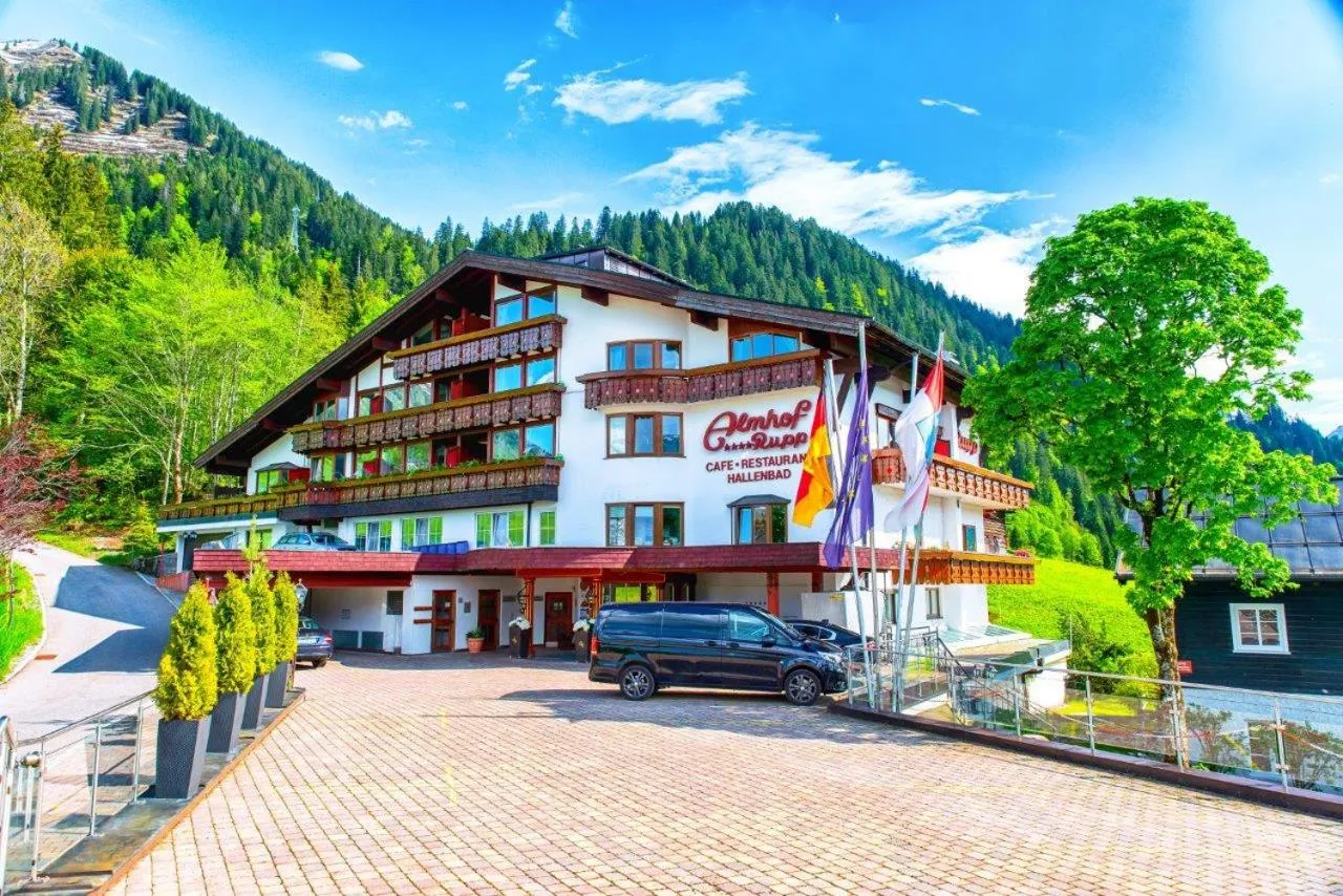 Facade/entrance in Hotel Almhof Rupp