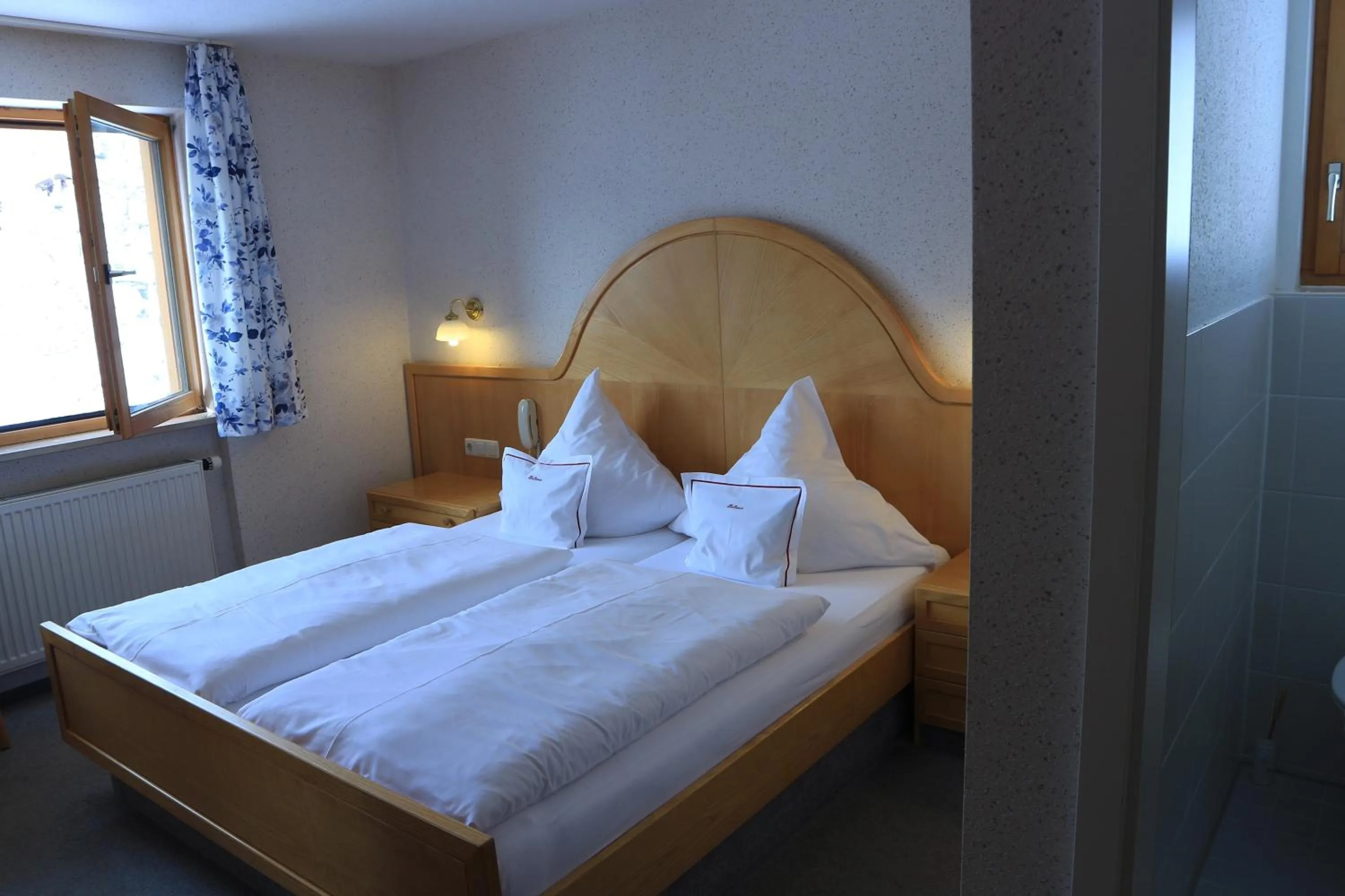 Staff, Bed in Hotel Bellevue