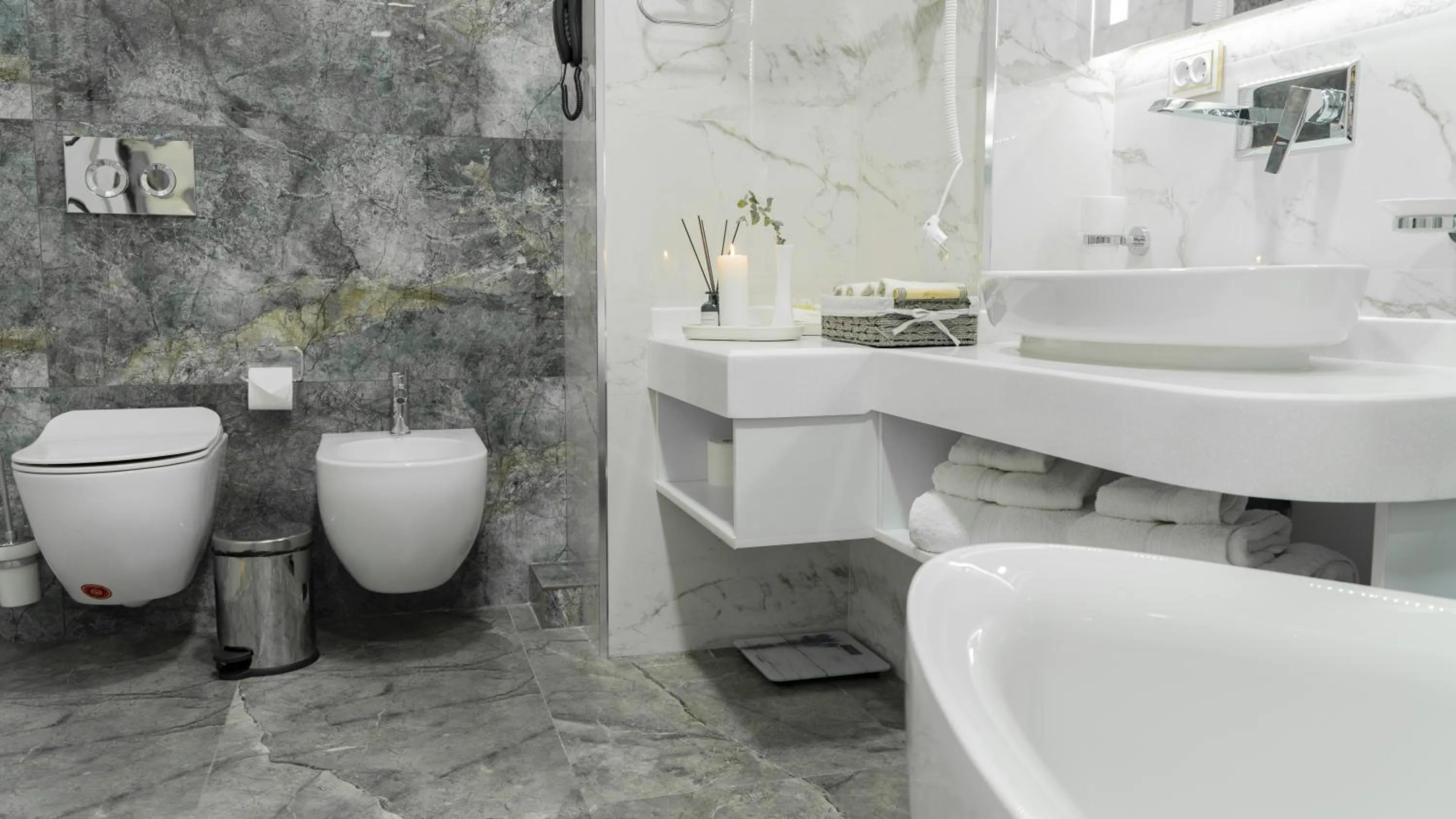 Bath in DiliMah Premium Luxury