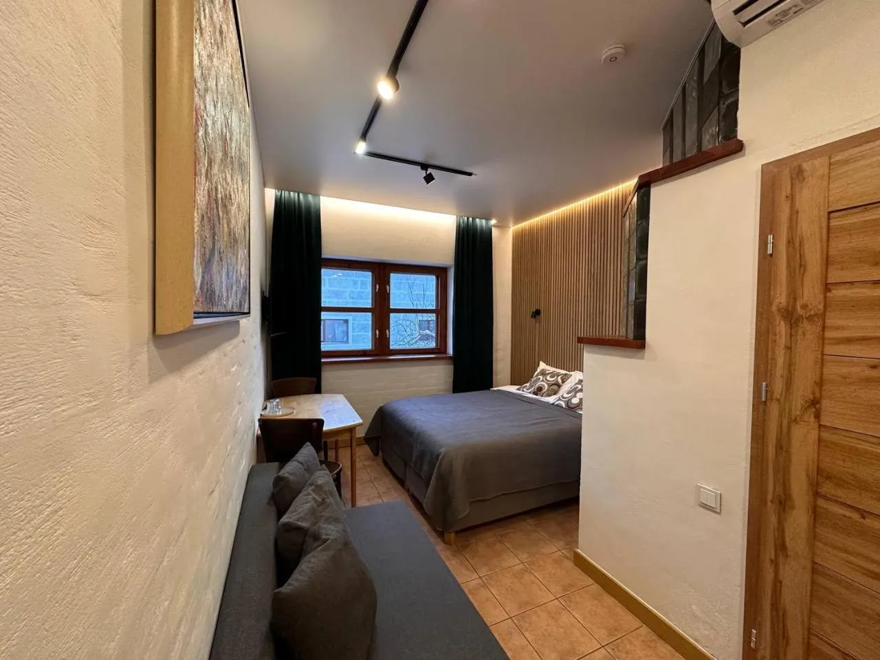 Photo of the whole room, Bed in House of Sun