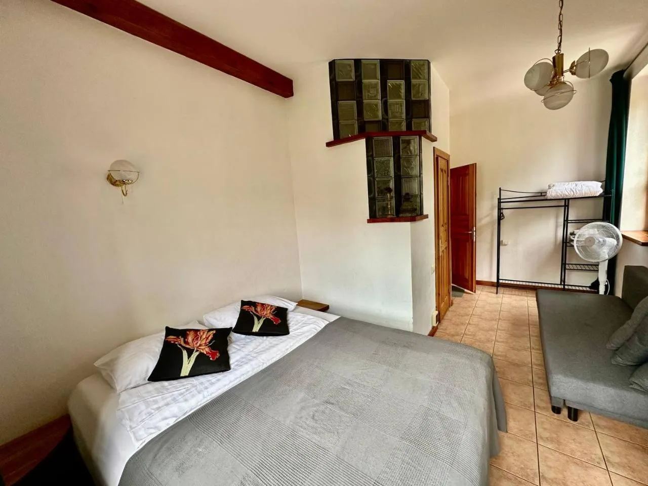 Photo of the whole room, Bed in House of Sun