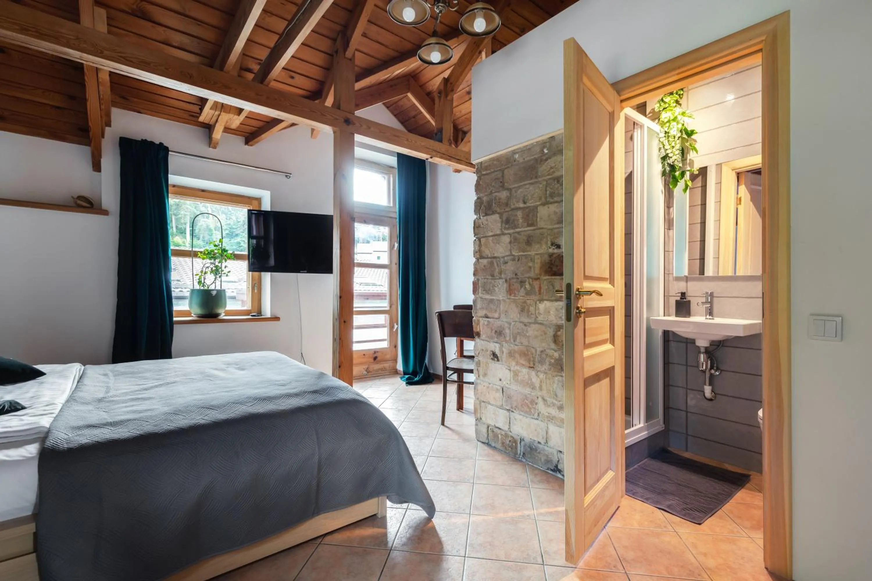 Photo of the whole room, Bed in House of Sun