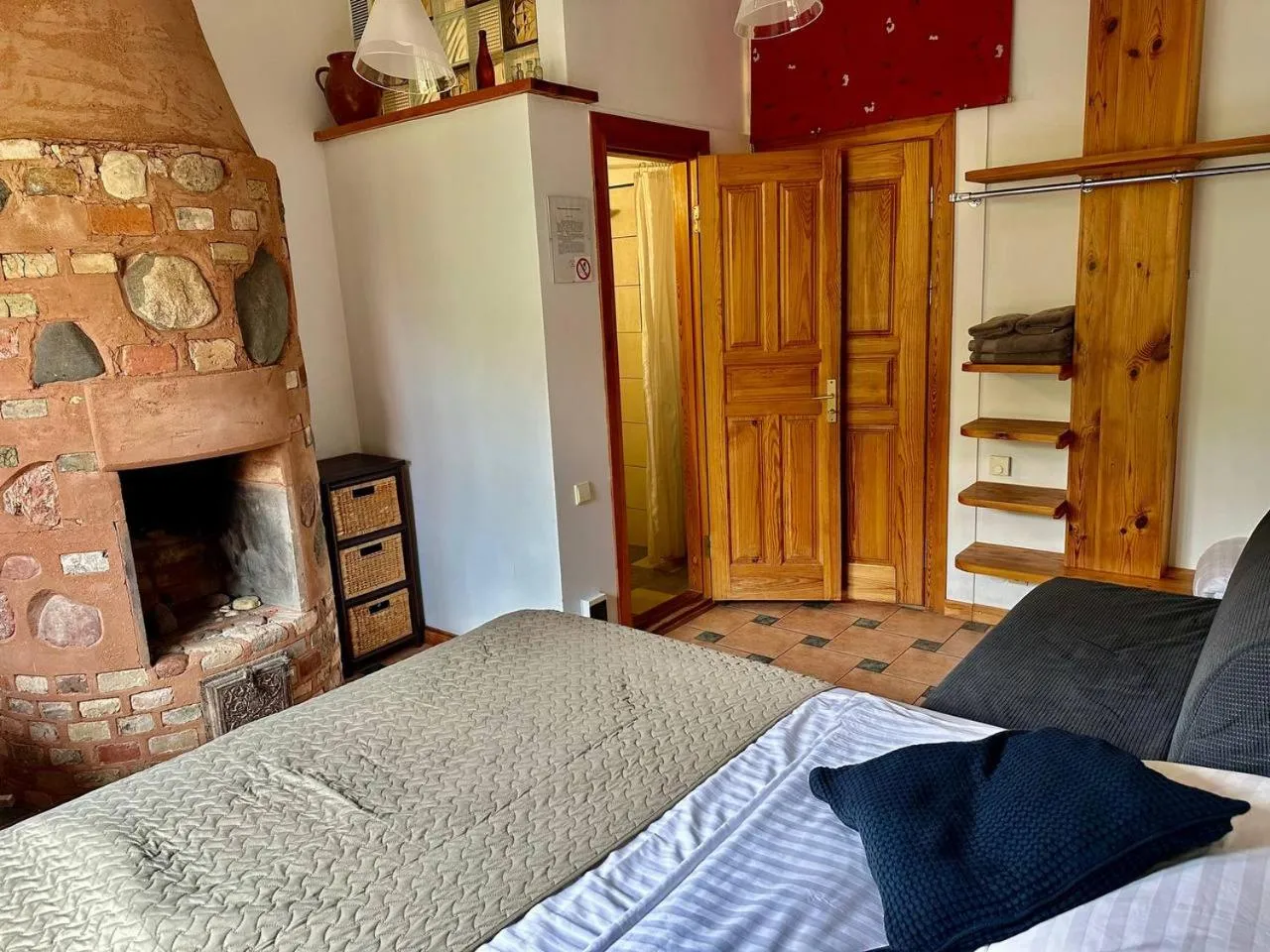 Photo of the whole room, Bed in House of Sun