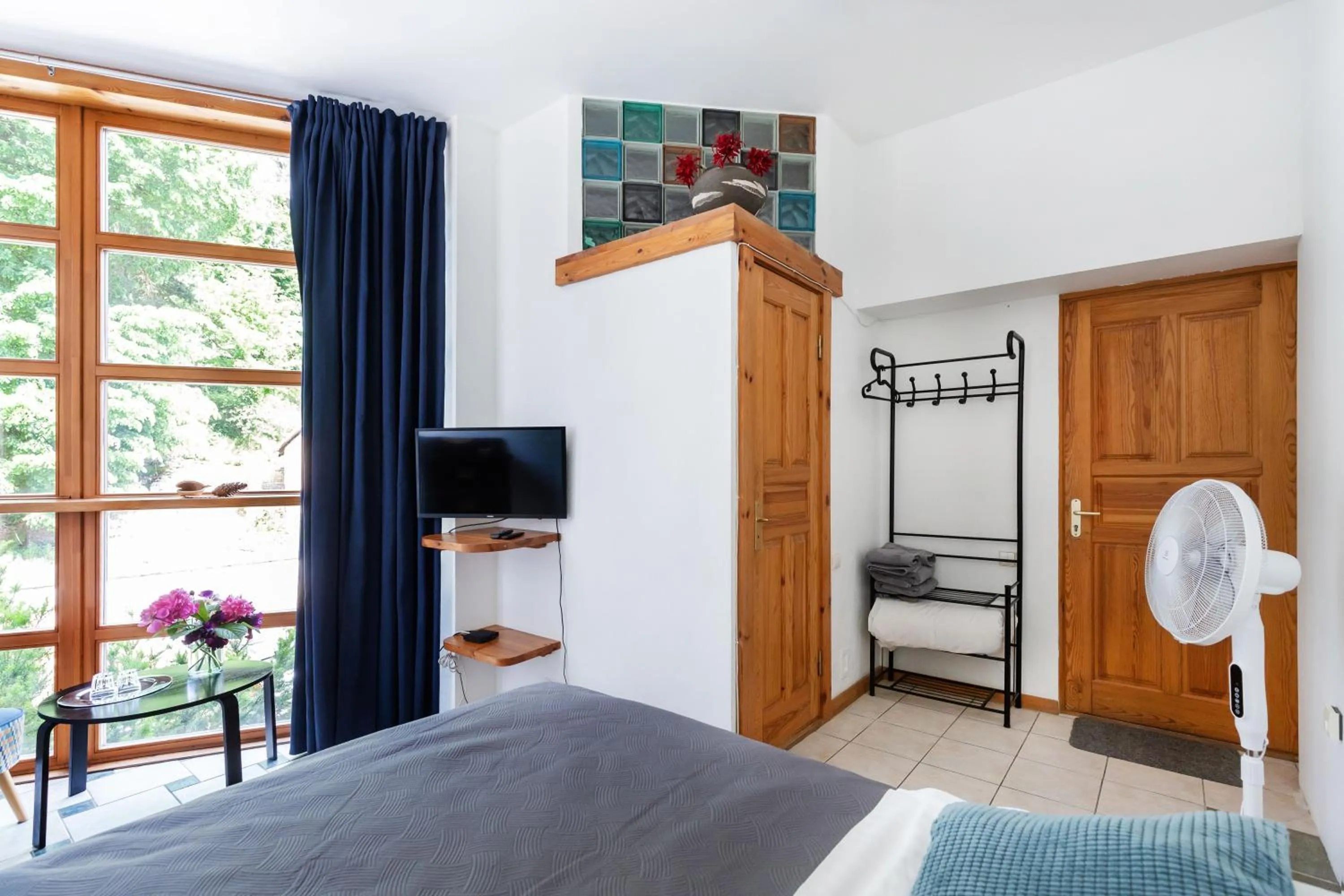 TV and multimedia, Bed in House of Sun