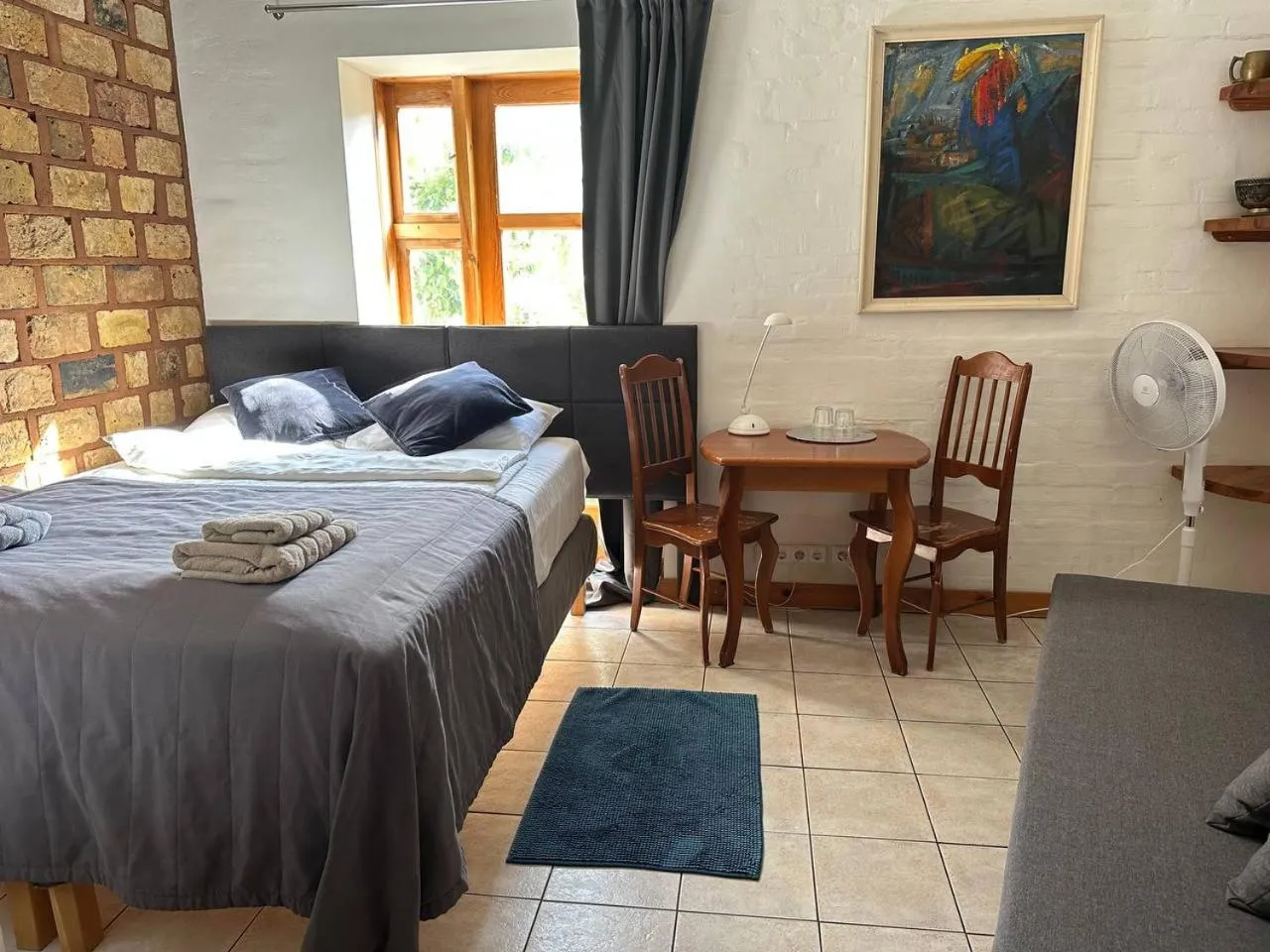 Photo of the whole room, Bed in House of Sun