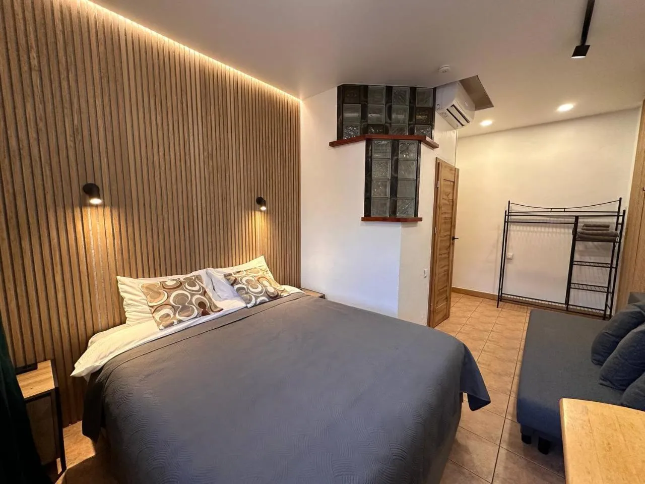 Photo of the whole room, Bed in House of Sun