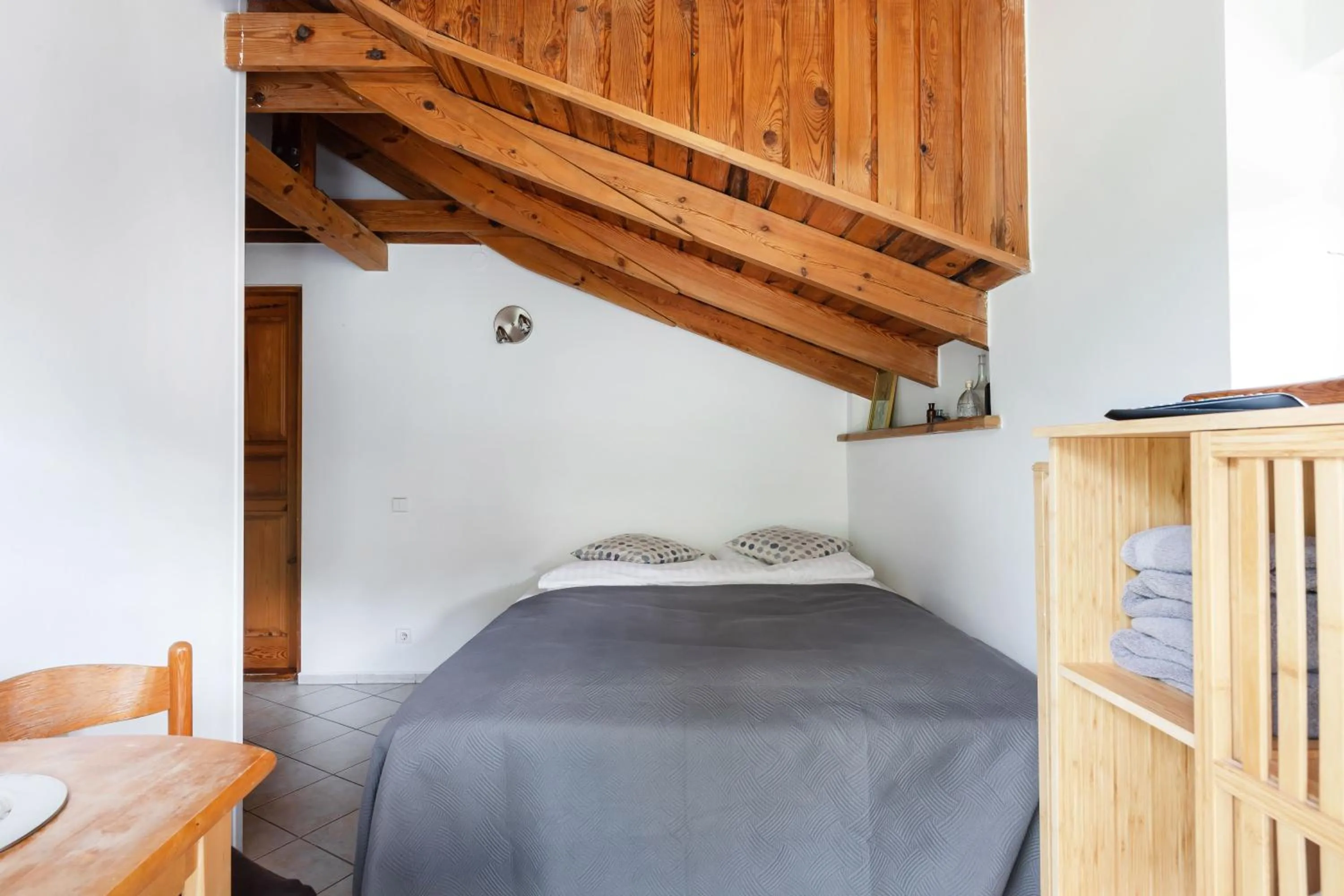 Bedroom, Bed in House of Sun