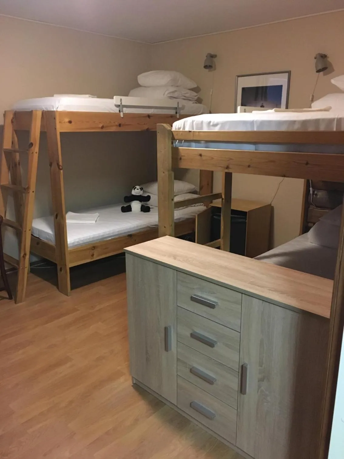 Bedroom, Bed in Viking Motel