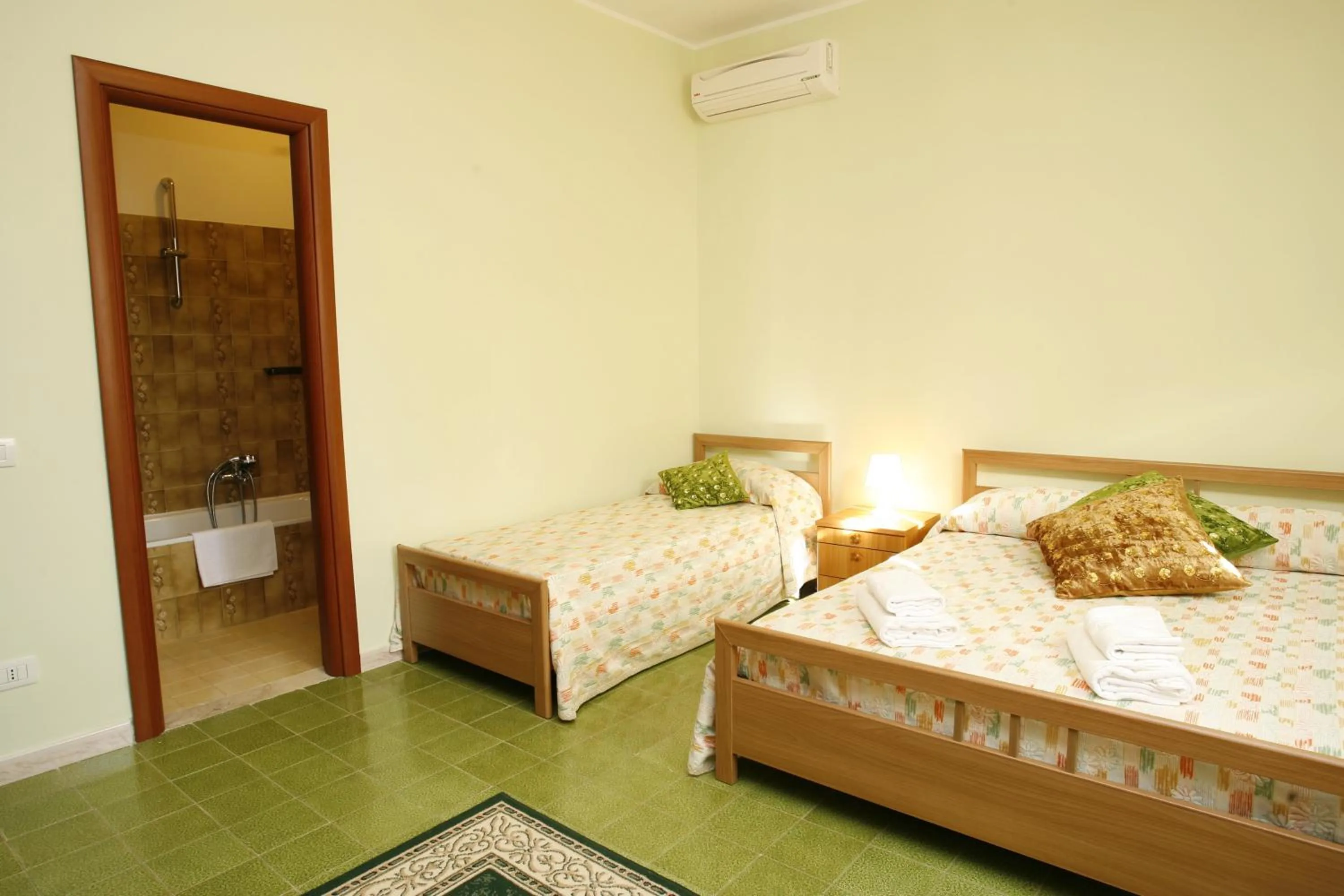 Photo of the whole room, Bed in Luana Inn Holiday
