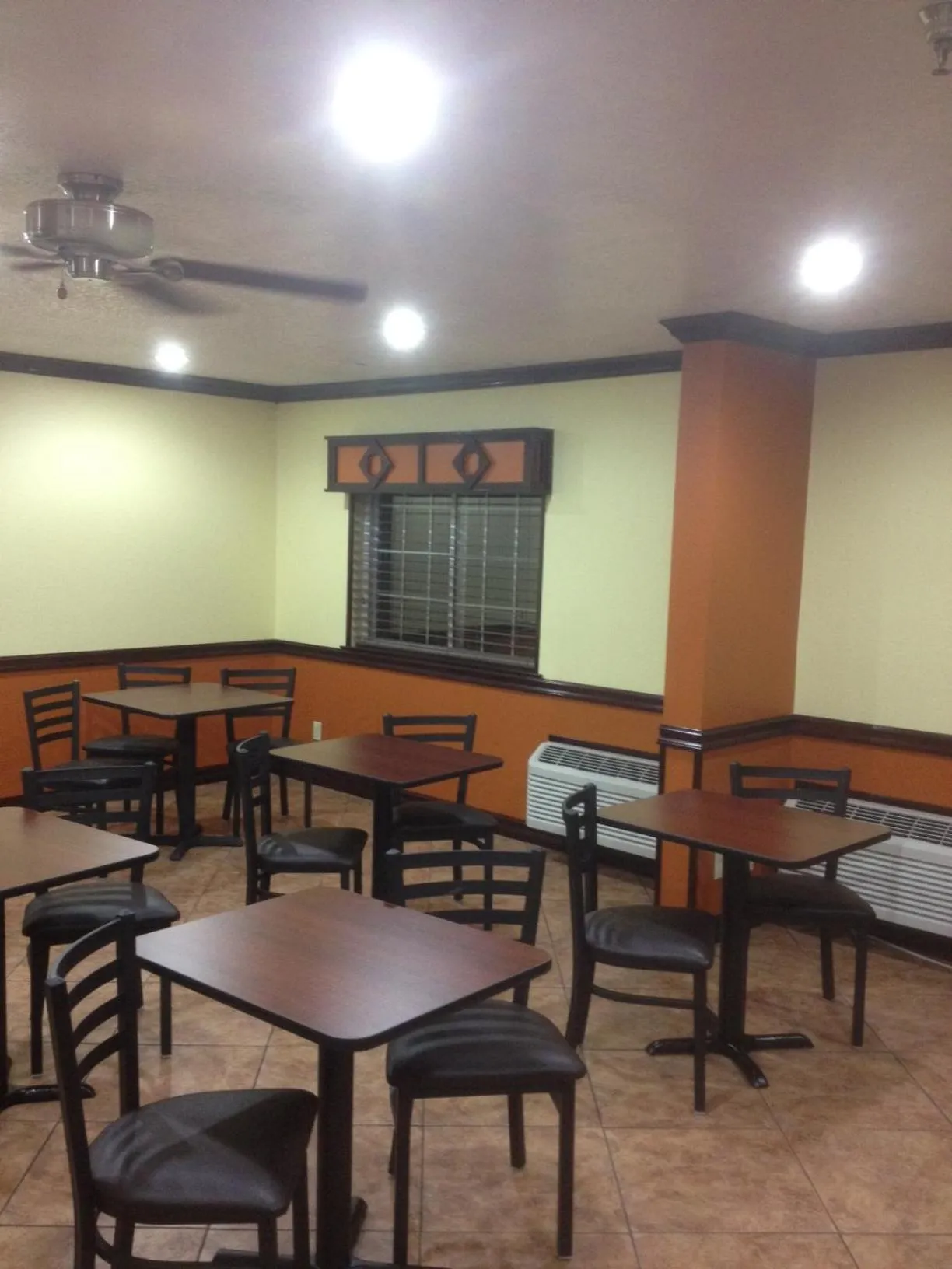 Super 8 by Wyndham Moriarty