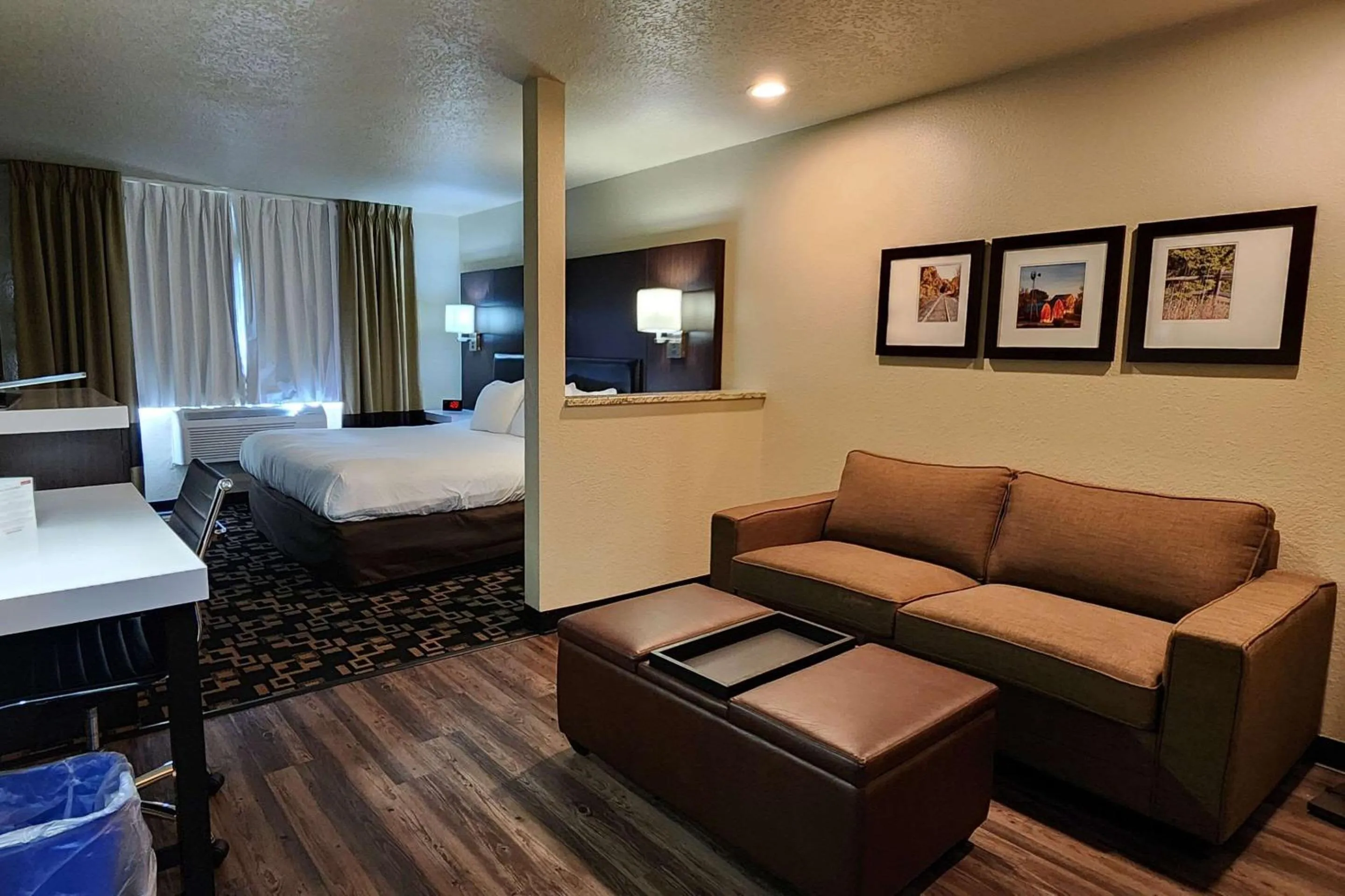 Bedroom, Bed in Comfort Inn & Suites Shakopee Downtown Area