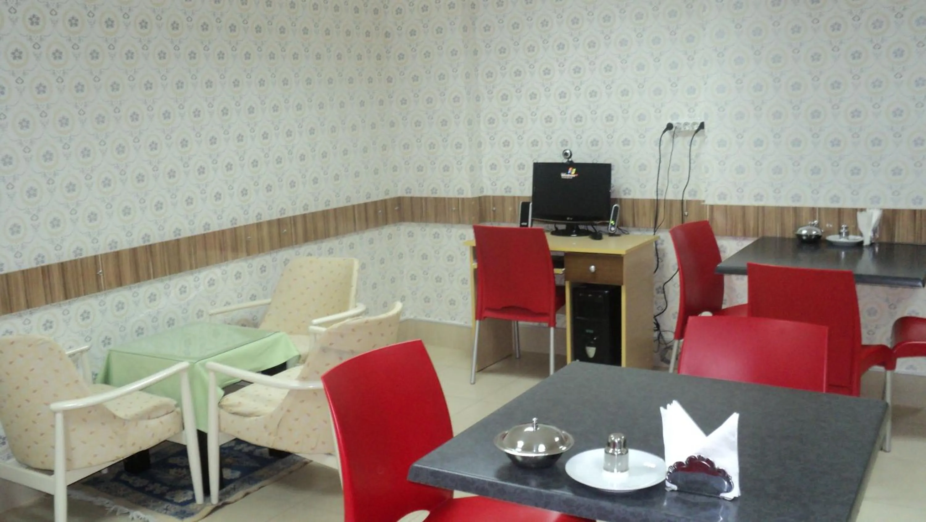 Restaurant/places to eat in Yavuz Hotel