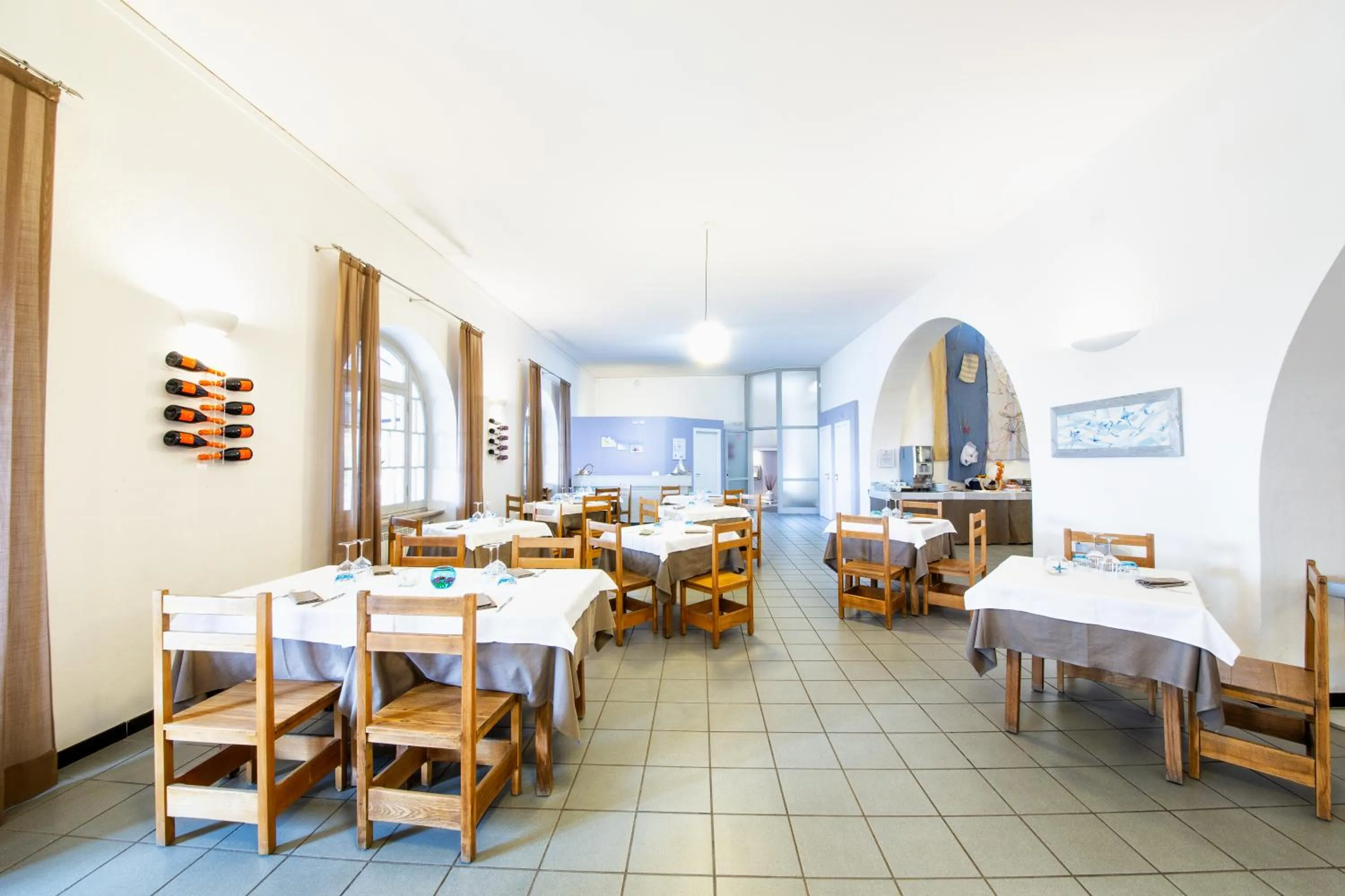 Restaurant/places to eat in Hotel Meli